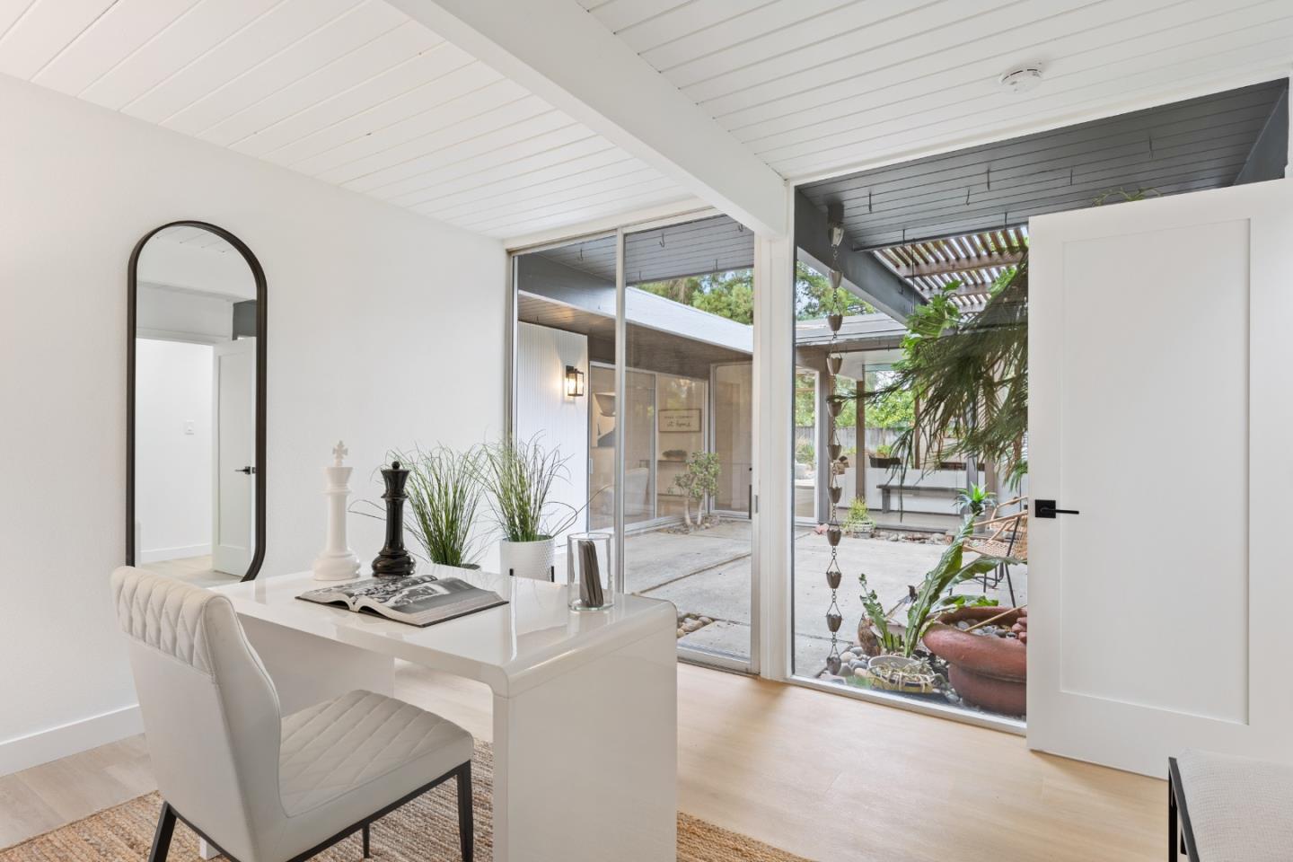 661 Vanderbilt DR
