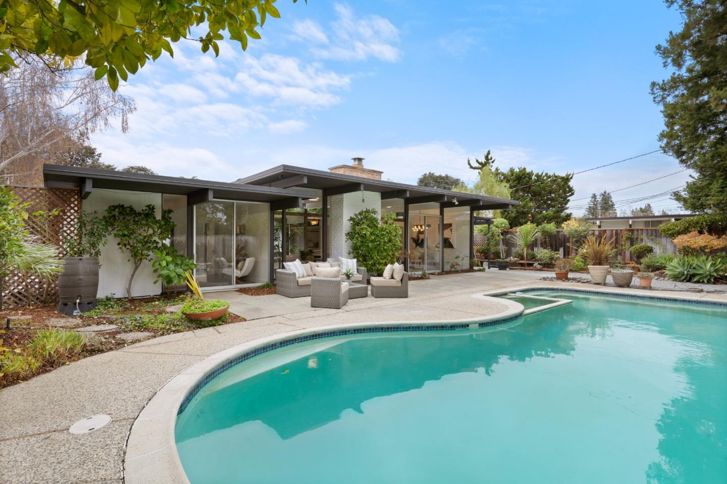 661 Vanderbilt DR