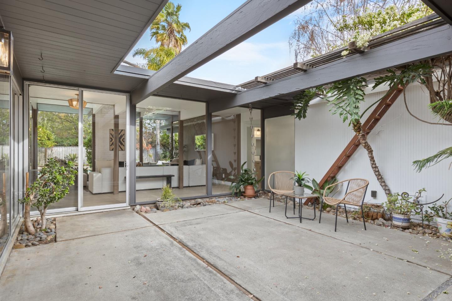 661 Vanderbilt DR