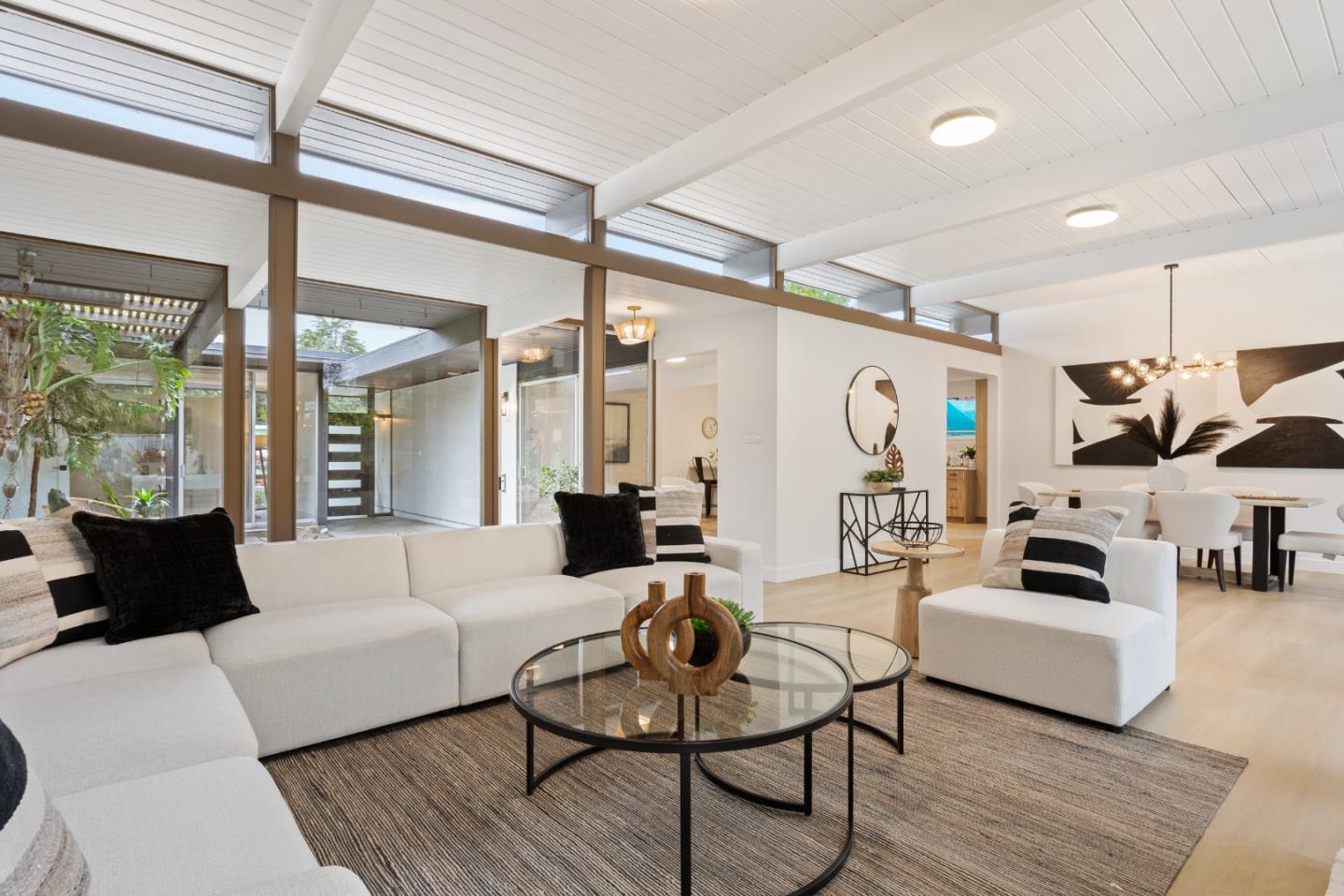 661 Vanderbilt DR