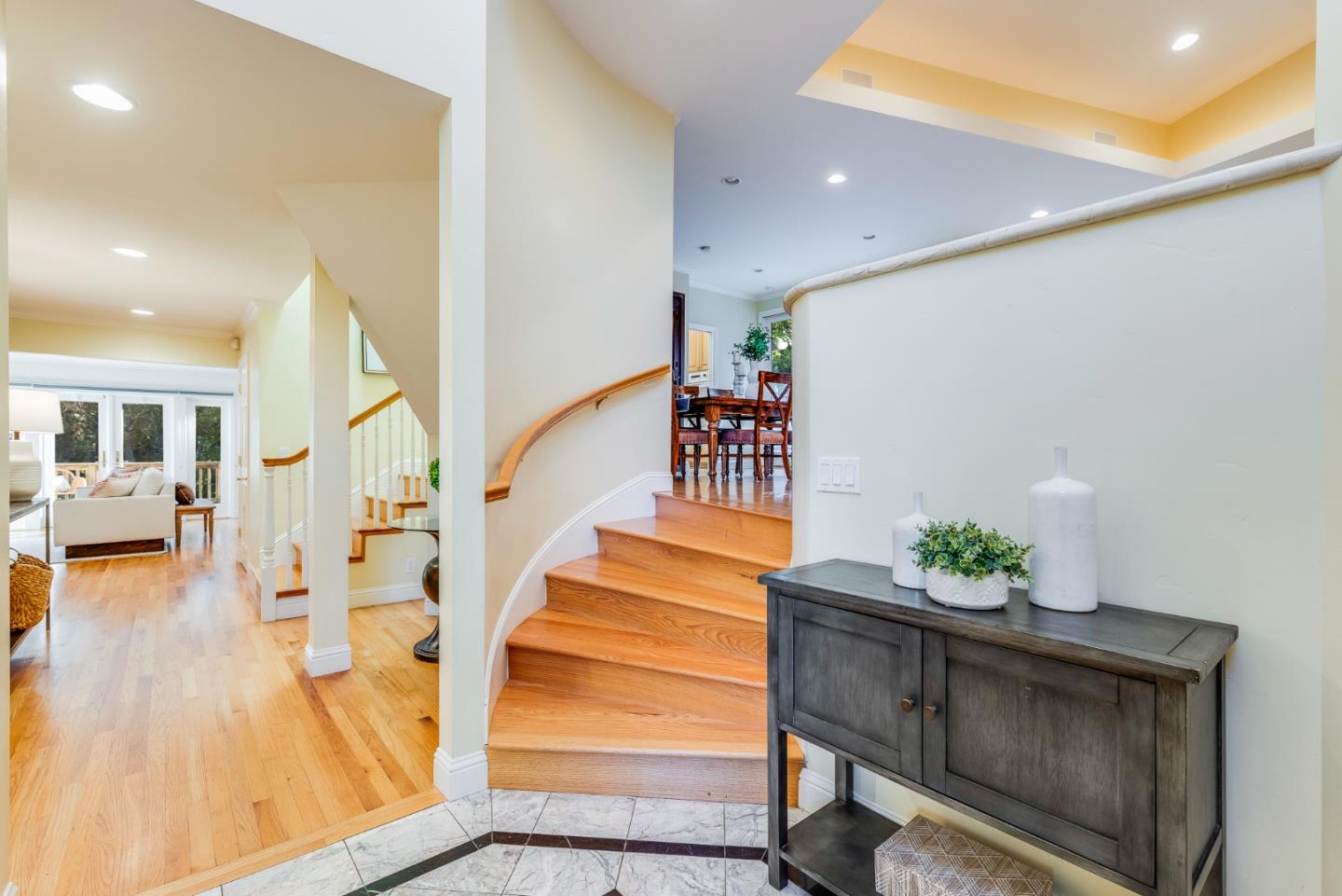 462 Lockewood LN