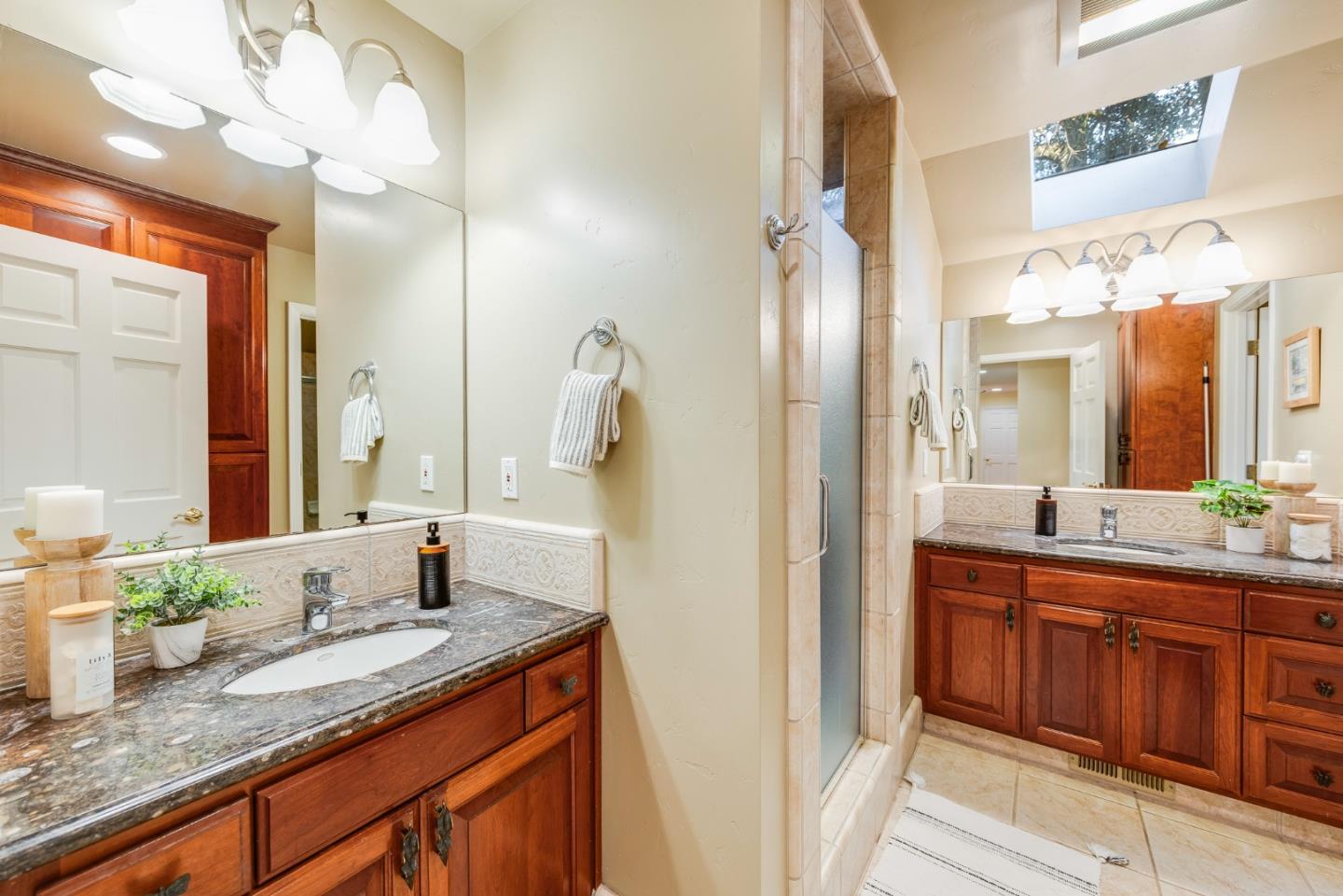 462 Lockewood LN