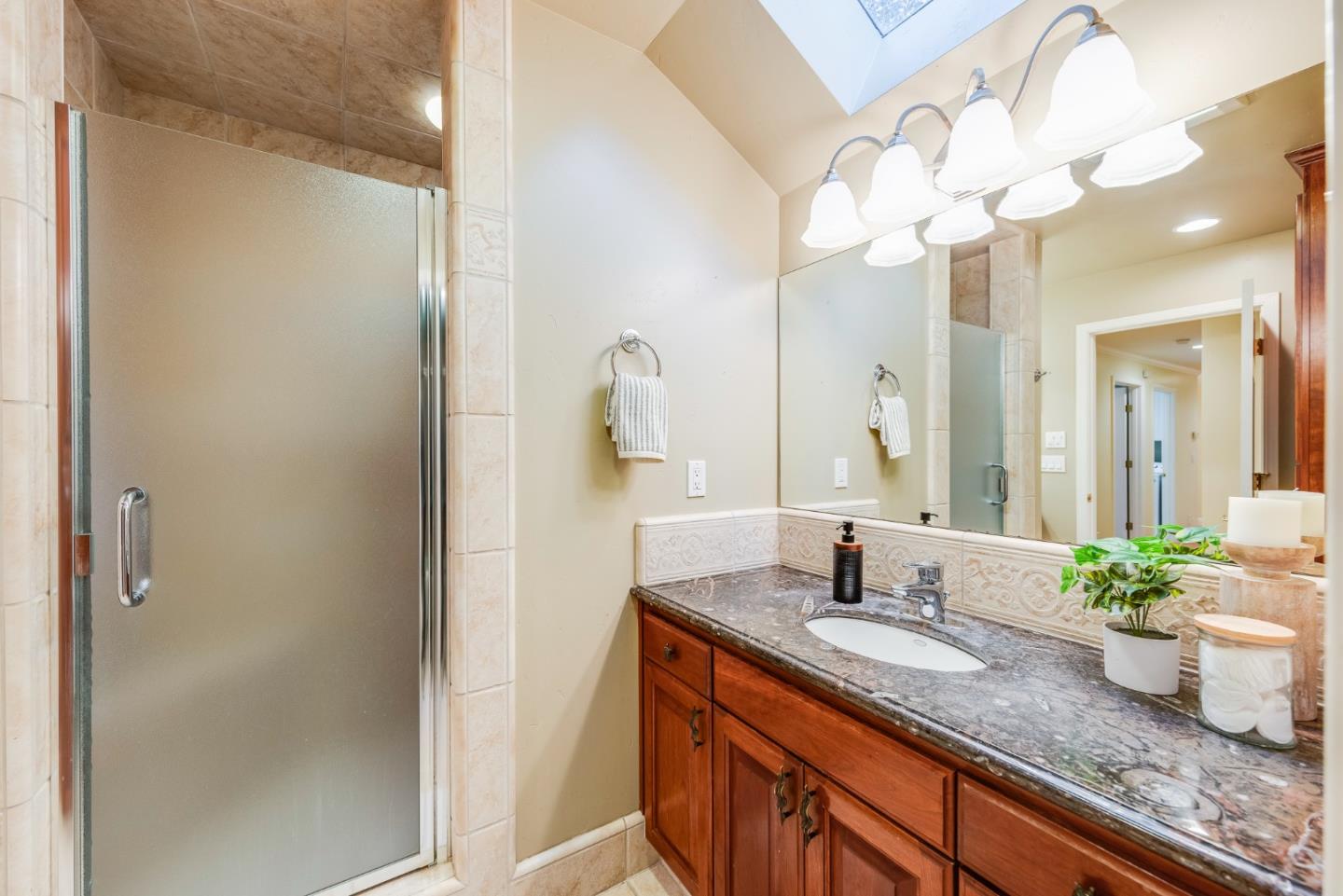 462 Lockewood LN