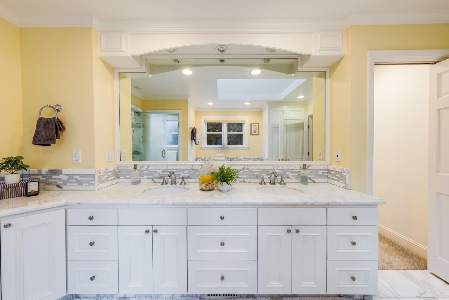 462 Lockewood LN
