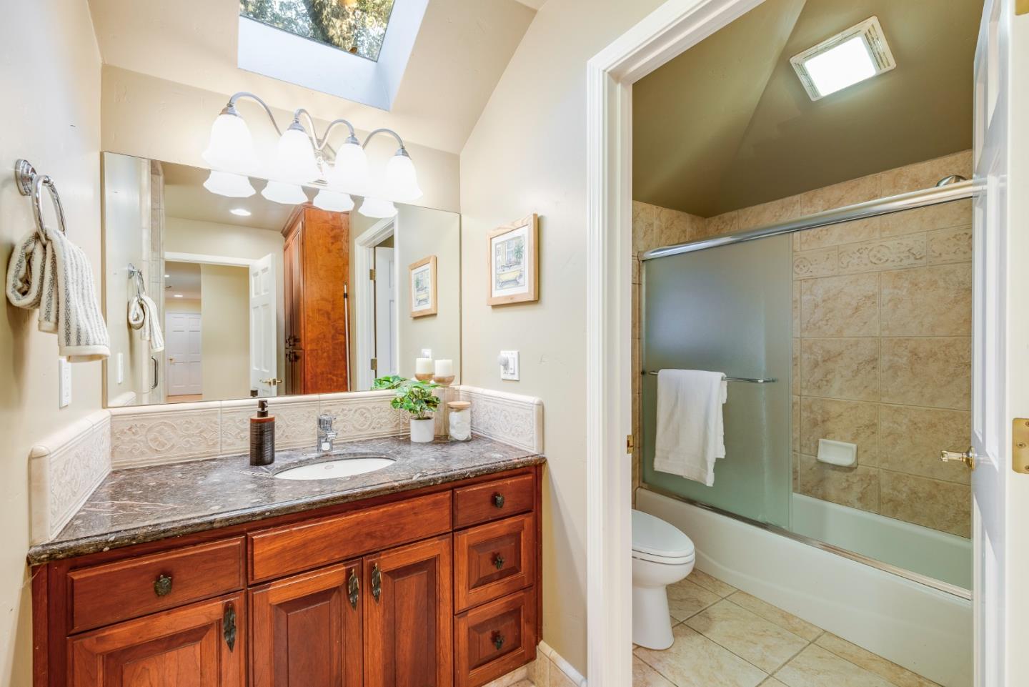 462 Lockewood LN
