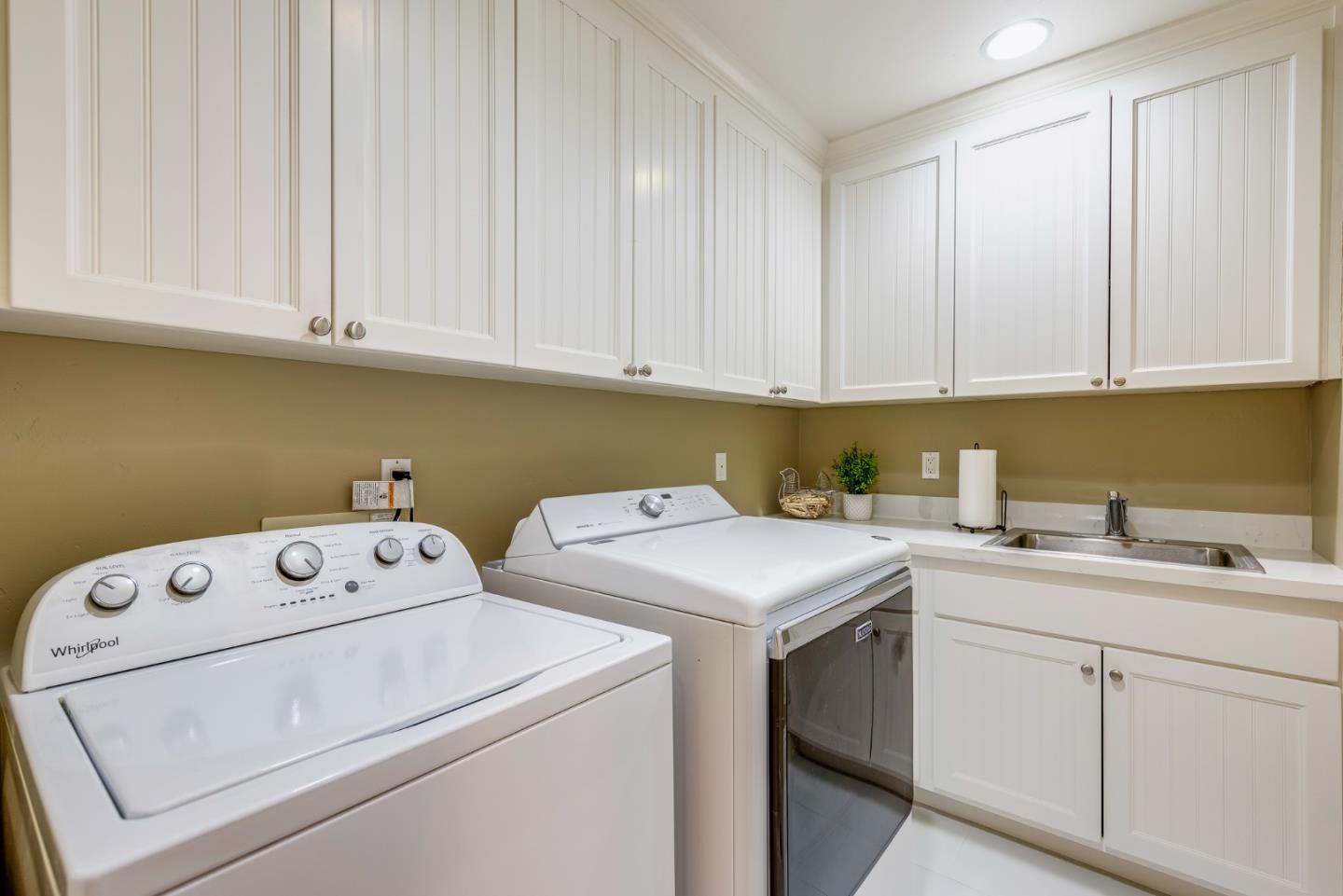 462 Lockewood LN
