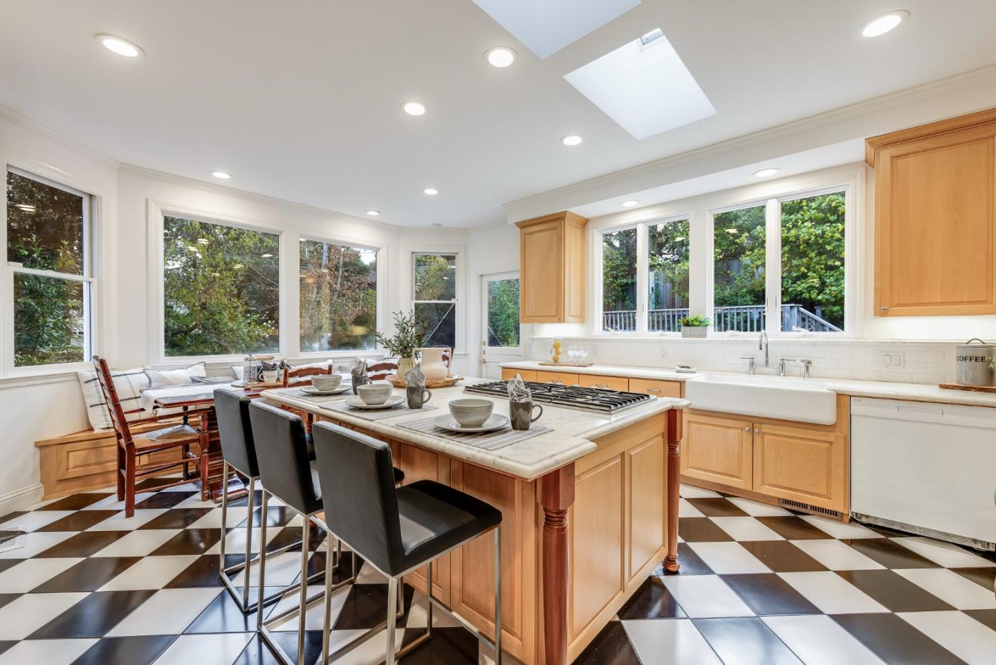 462 Lockewood LN