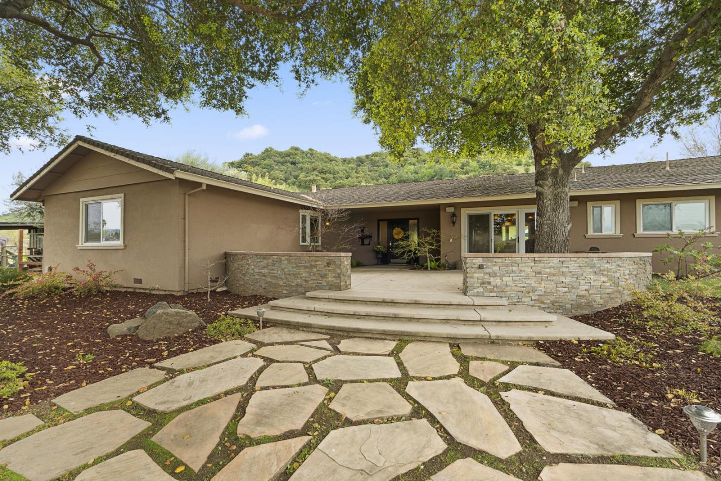 460 Kalana AVE