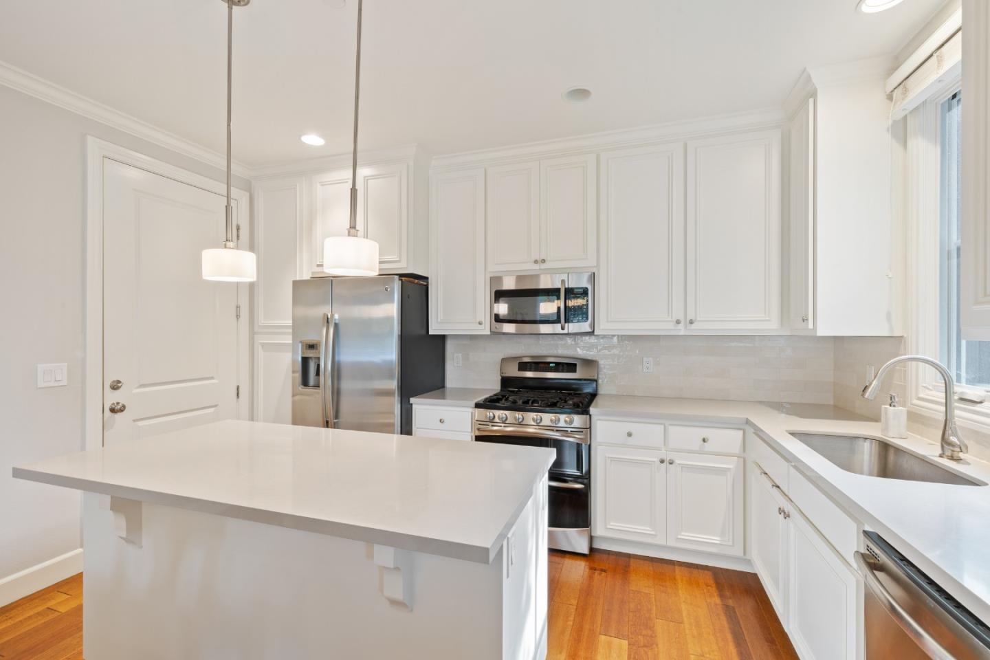 1587 Kentfield