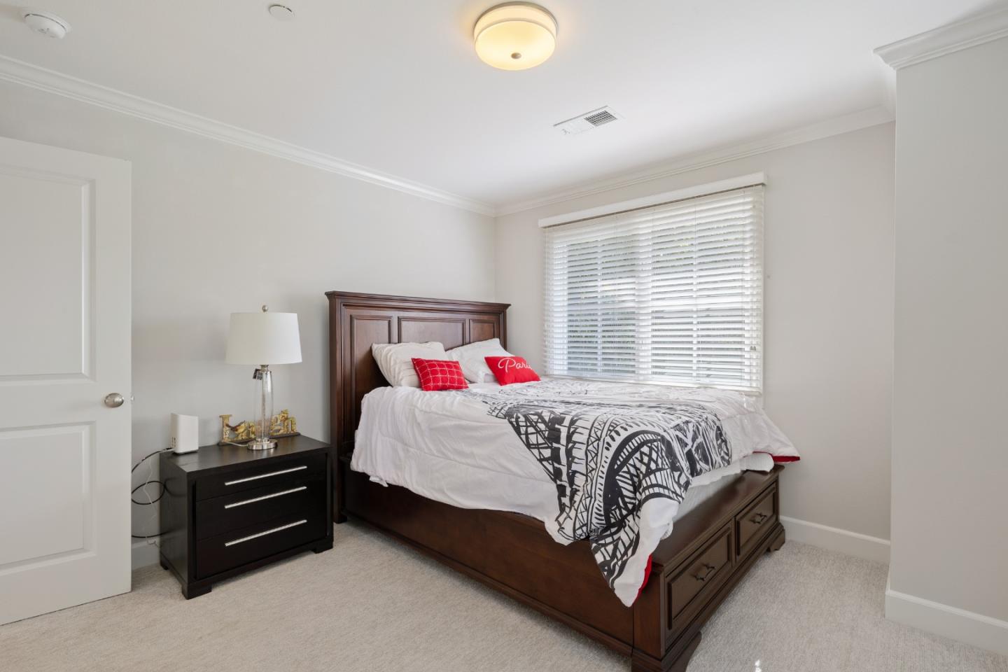 1587 Kentfield