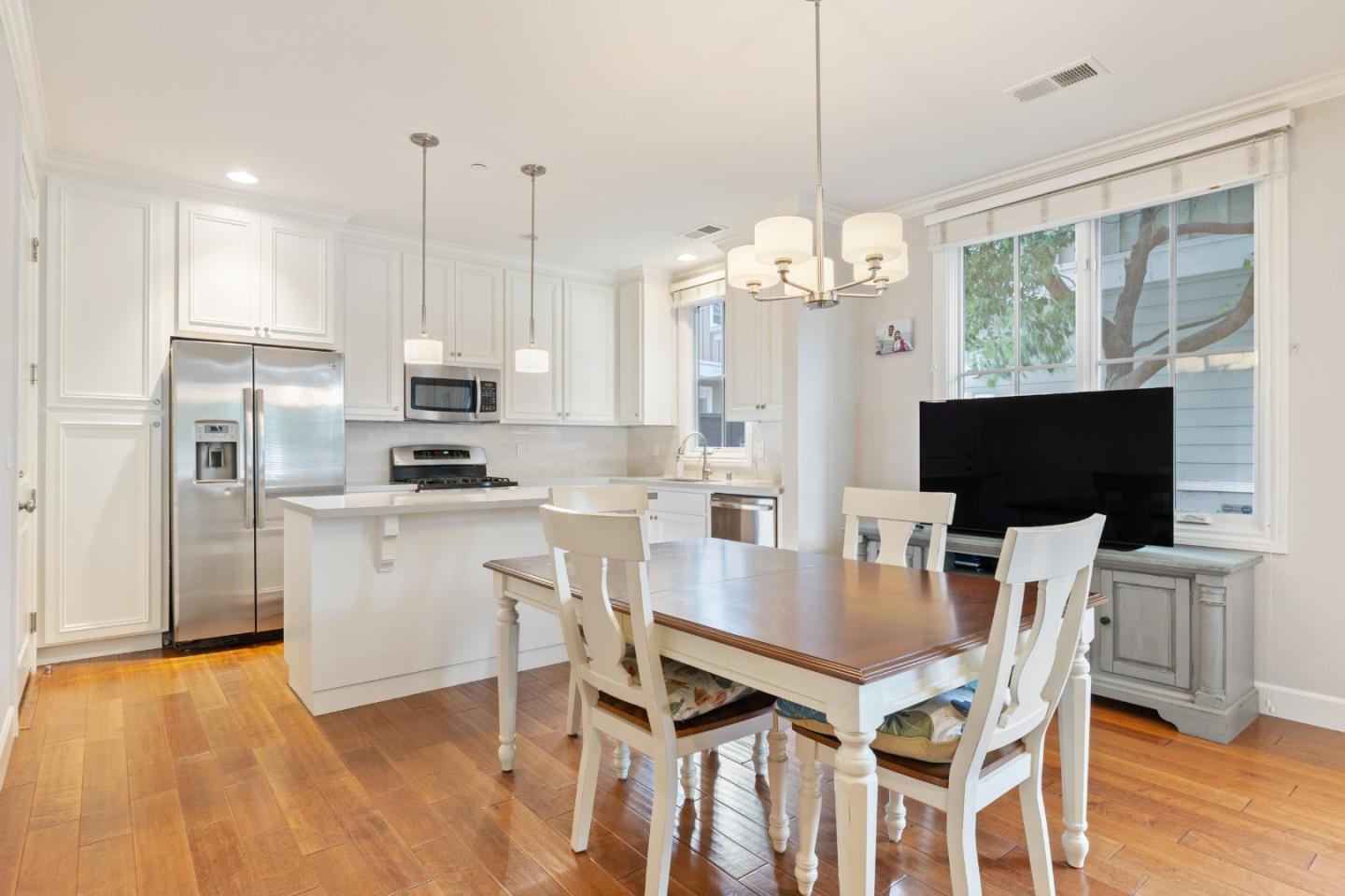 1587 Kentfield