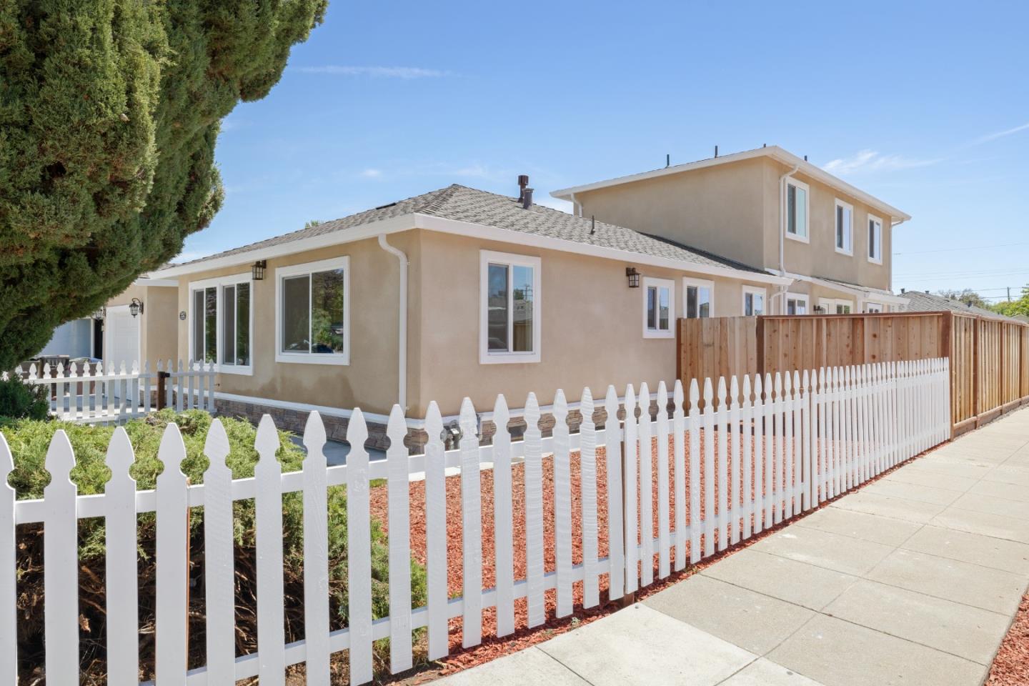 552 Borregas Avenue