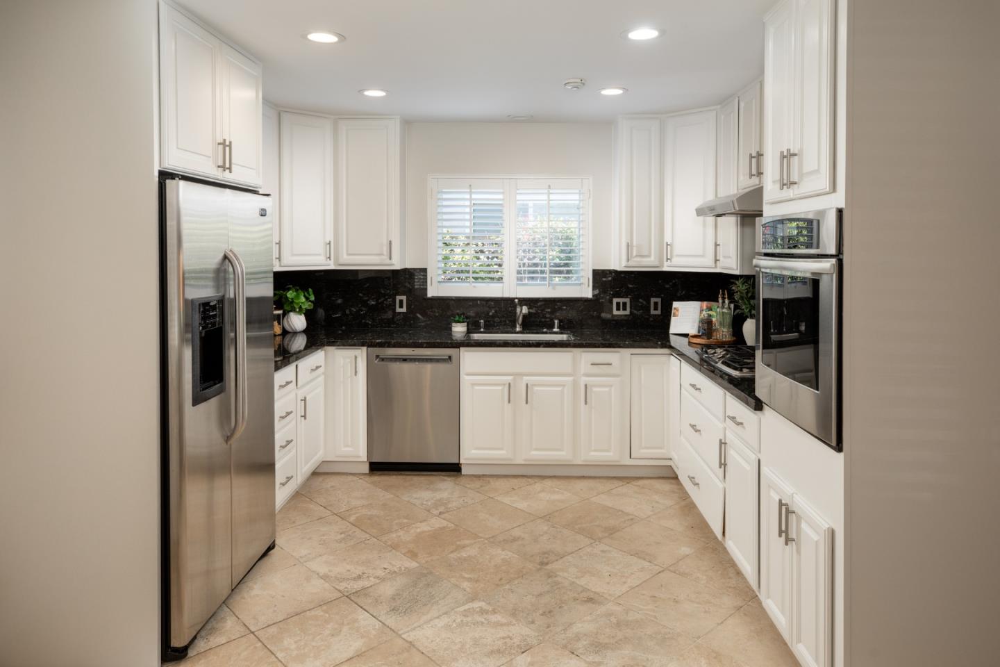 3367 Calico AVE