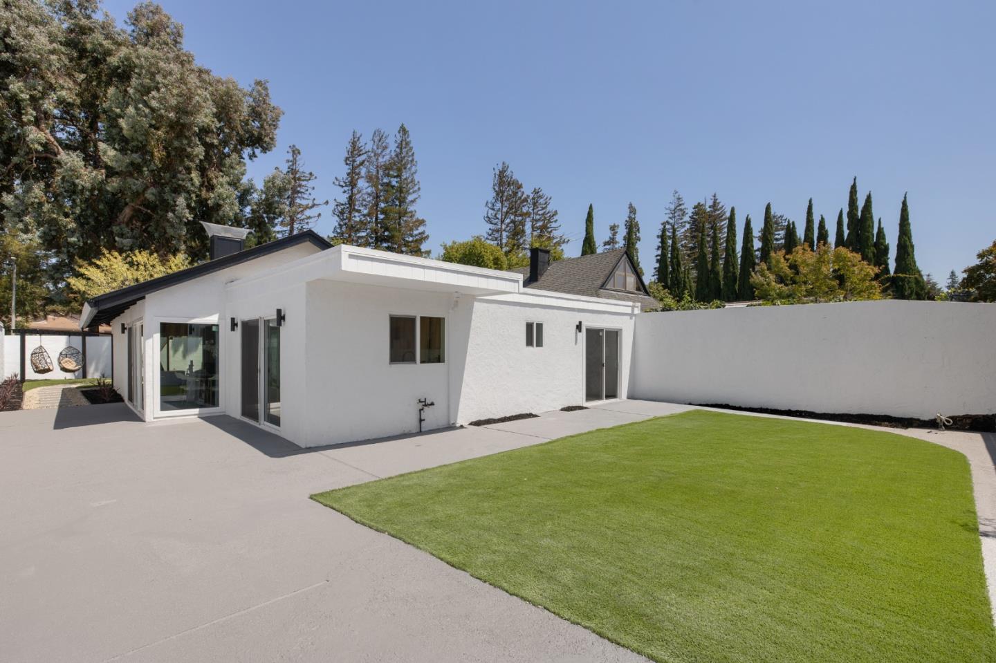 1022 E Evelyn AVE