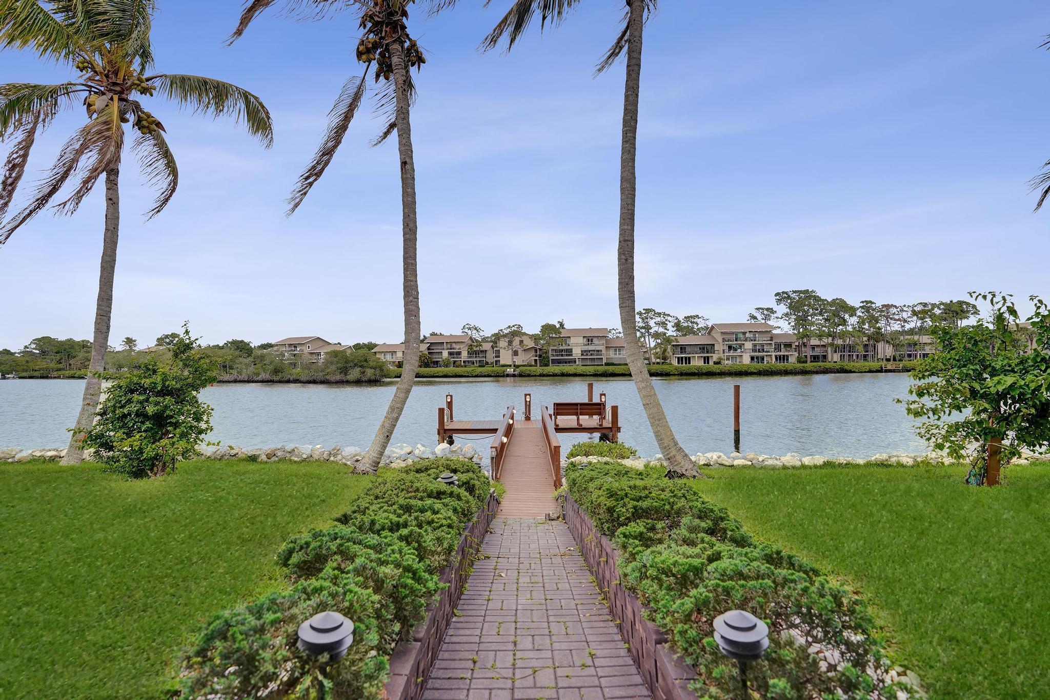 18669 SE Palm Island Lane