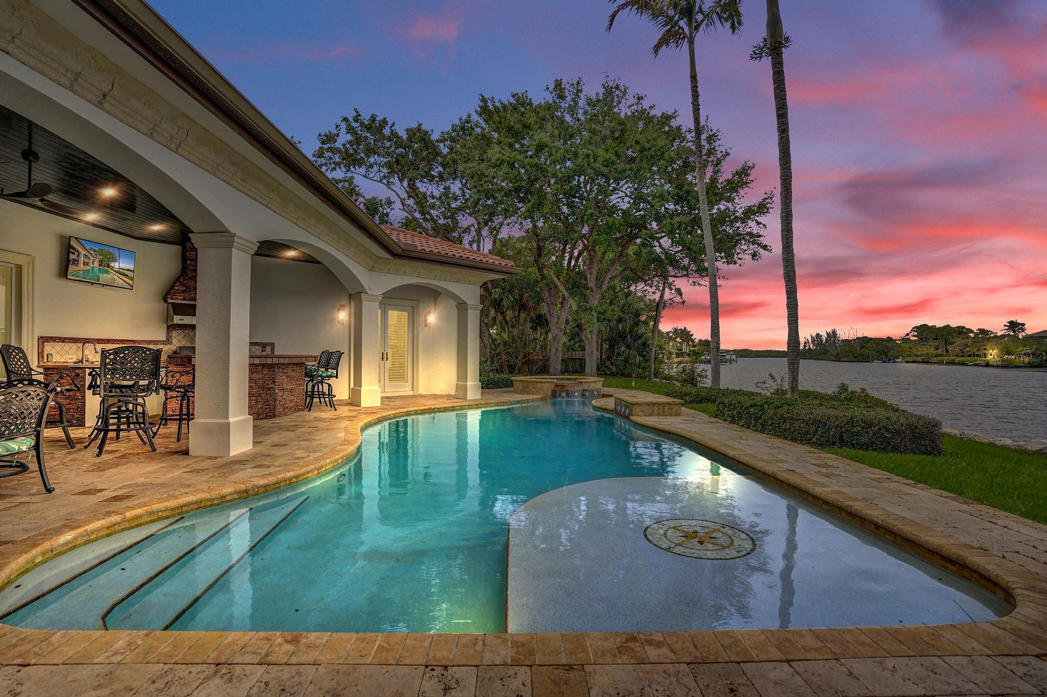 18669 SE Palm Island Lane