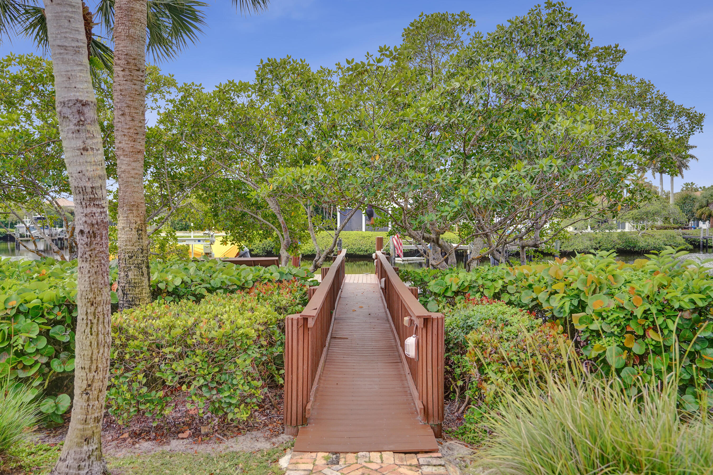 18669 SE Palm Island Lane