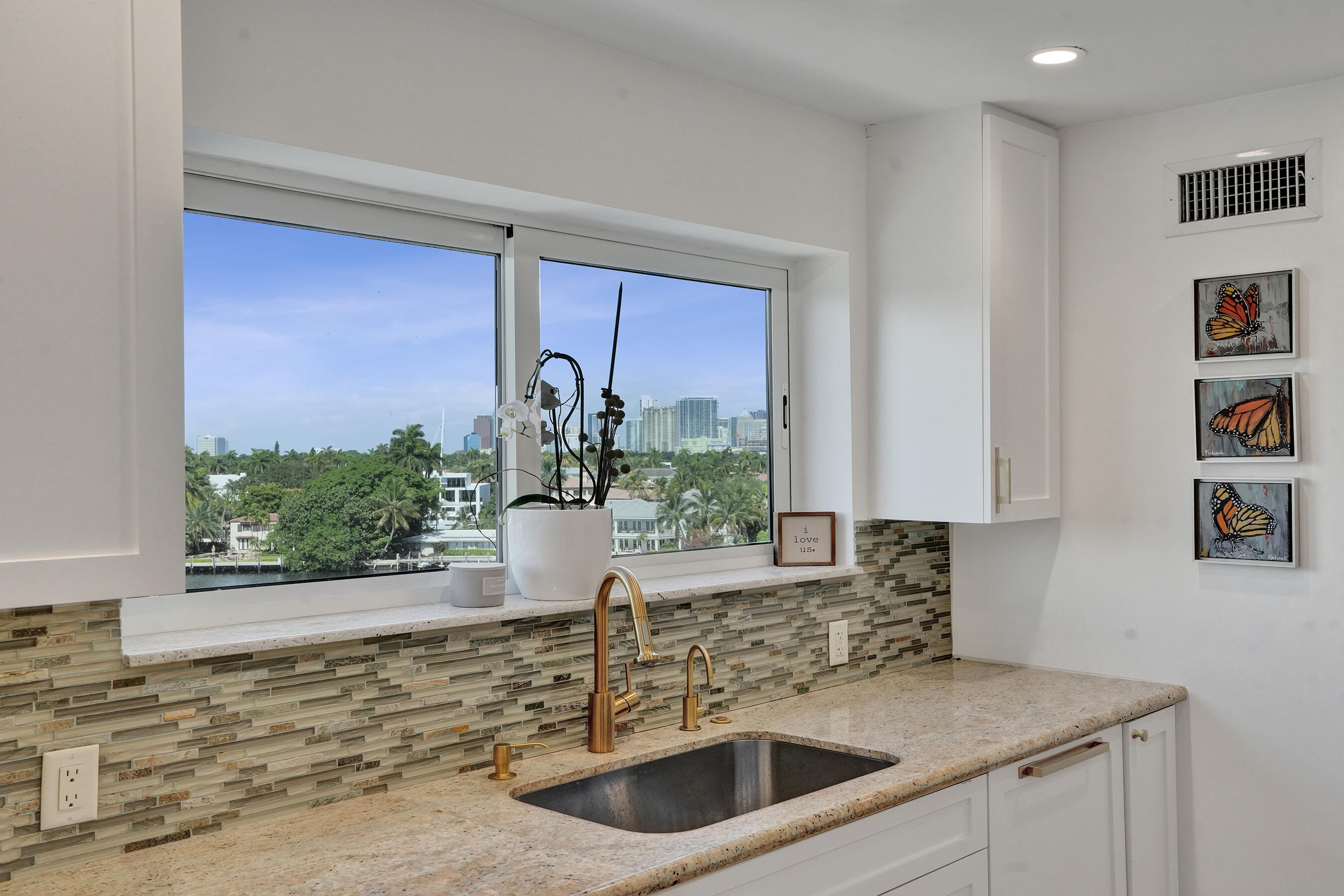 333 SUNSET Drive 401