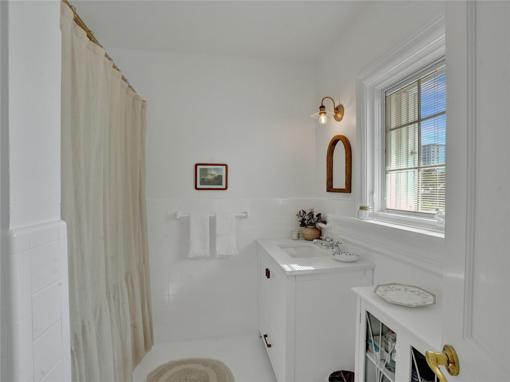 711 INTRACOASTAL DR