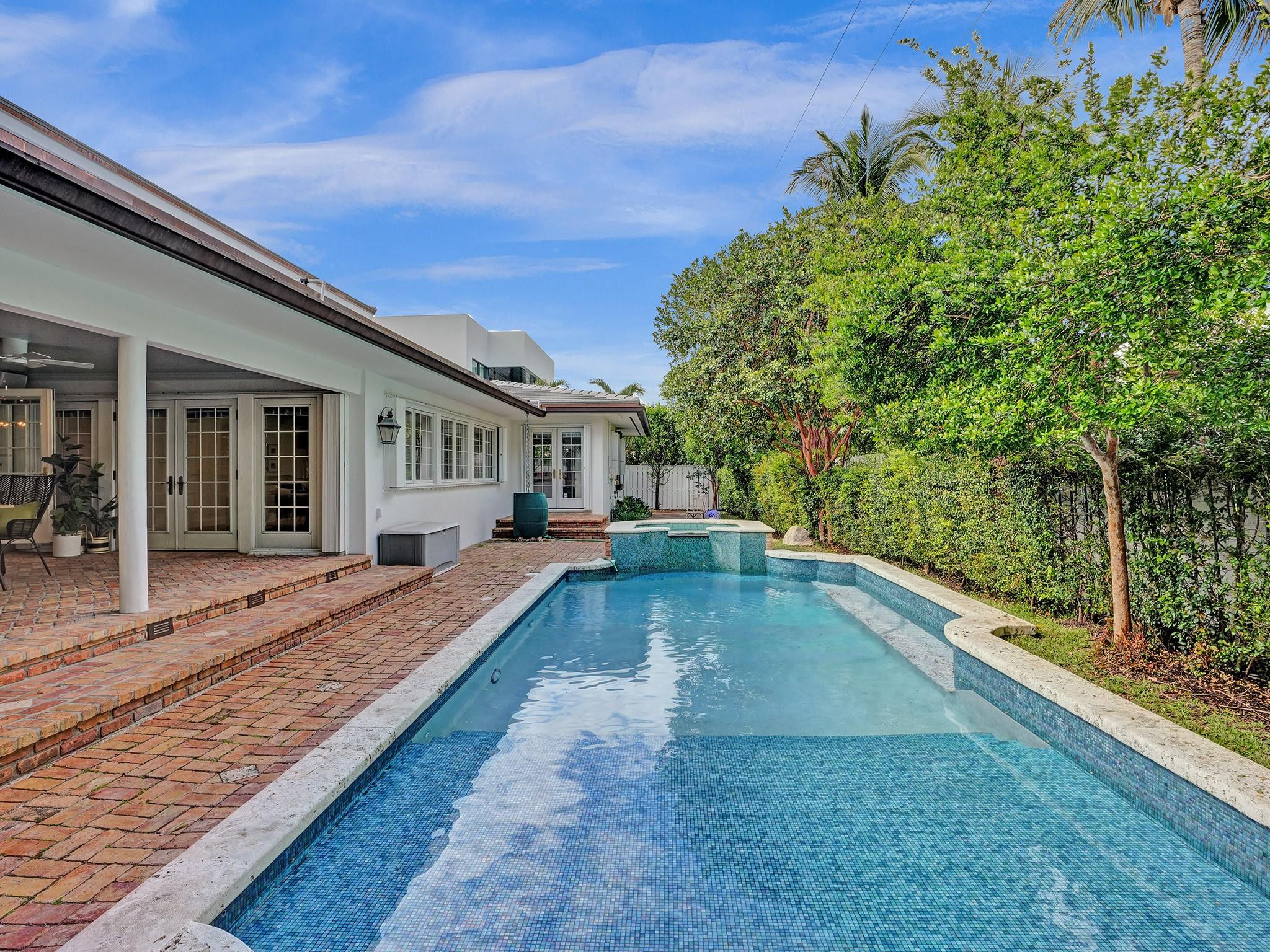 711 INTRACOASTAL DR