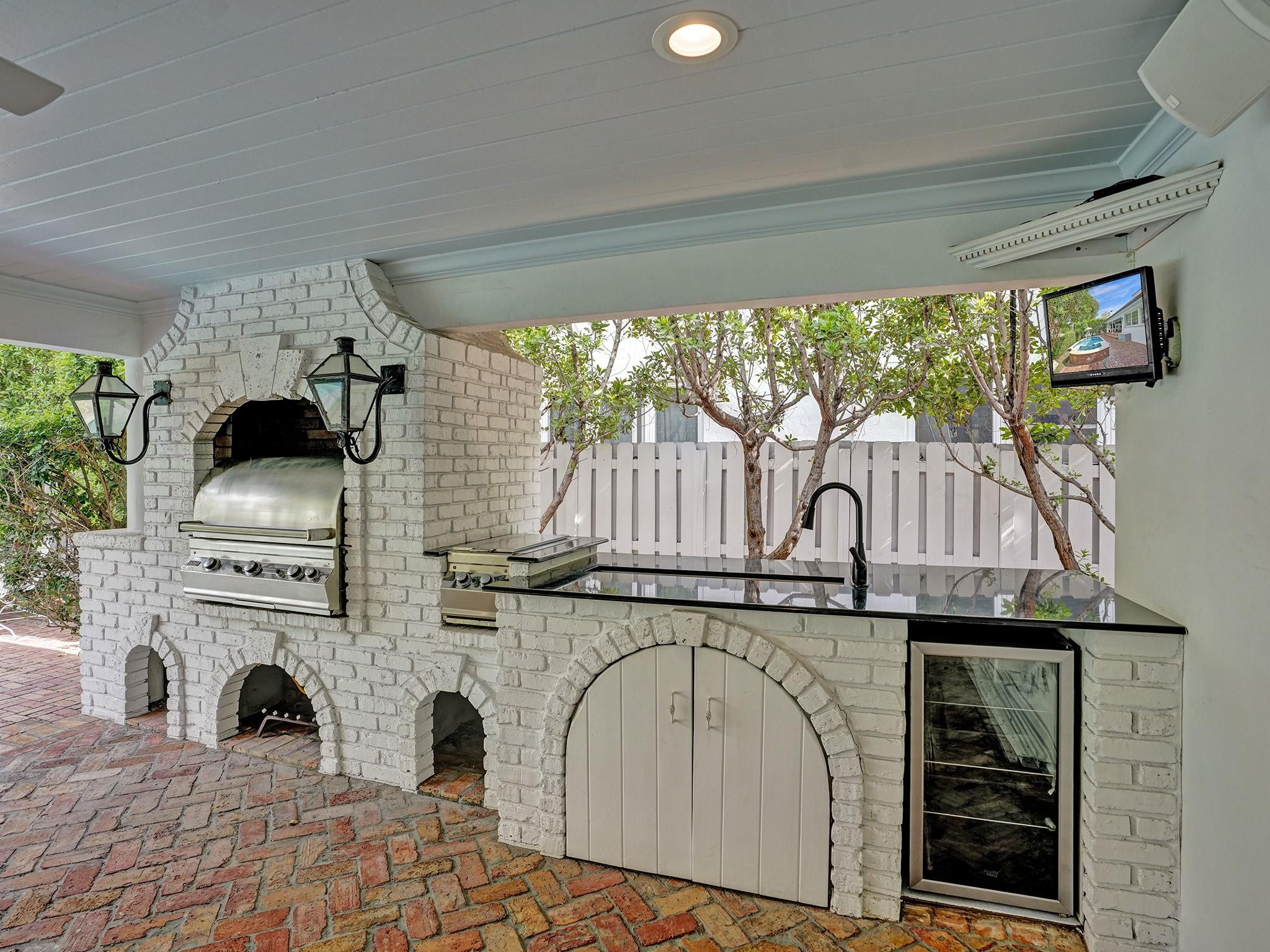 711 INTRACOASTAL DR