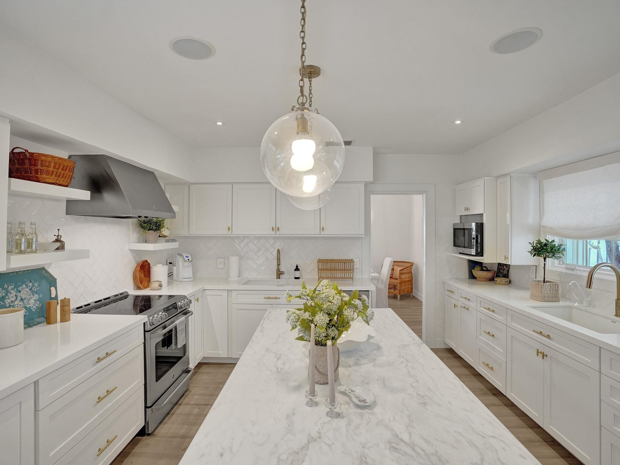 711 INTRACOASTAL DR