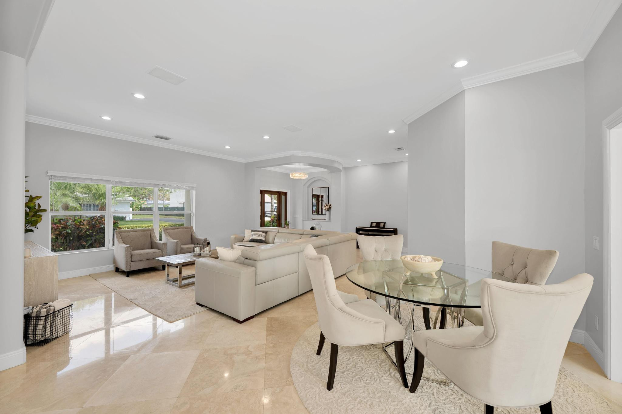 8 Oneida Ln