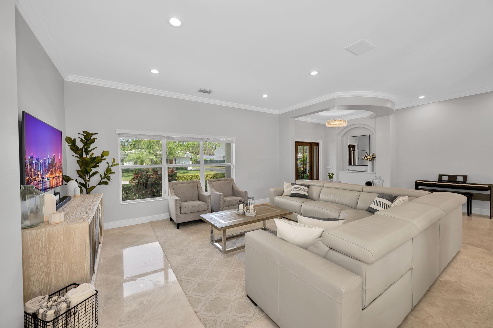 8 Oneida Ln