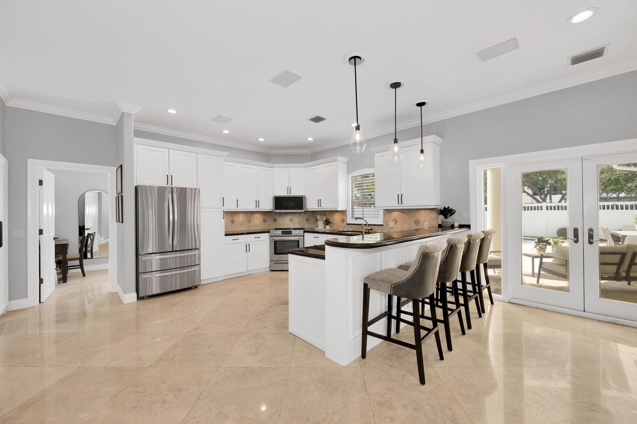 8 Oneida Ln