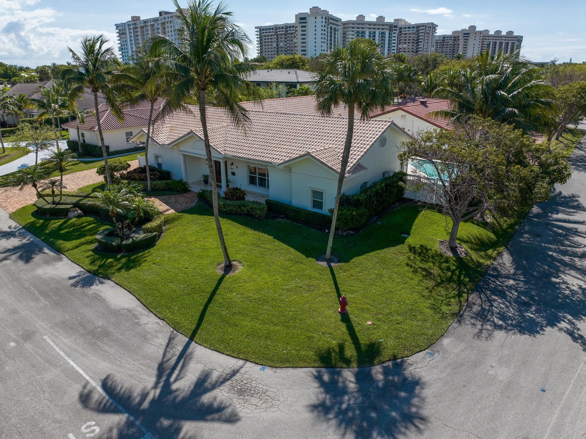 8 Oneida Ln