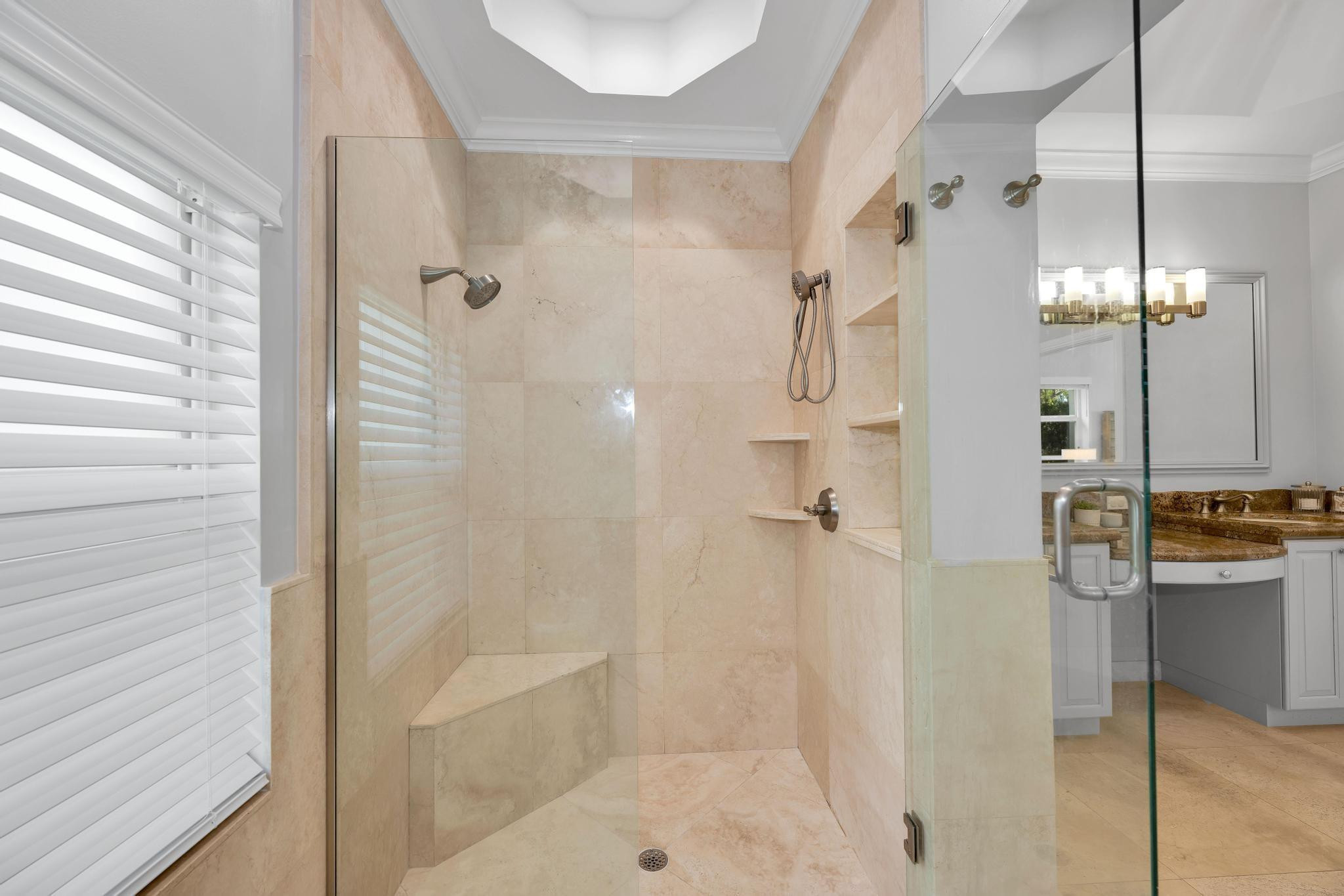 8 Oneida Ln
