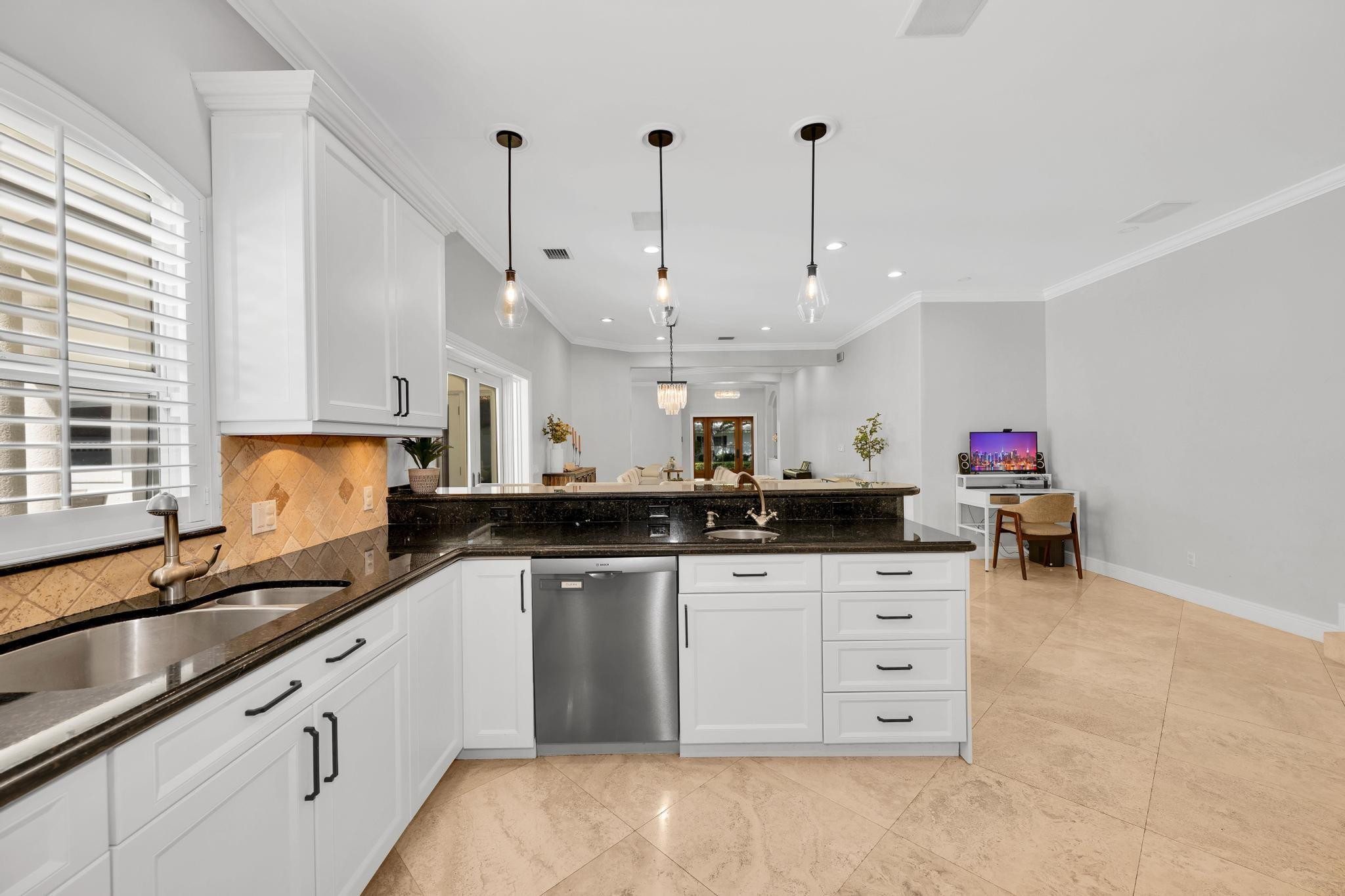 8 Oneida Ln