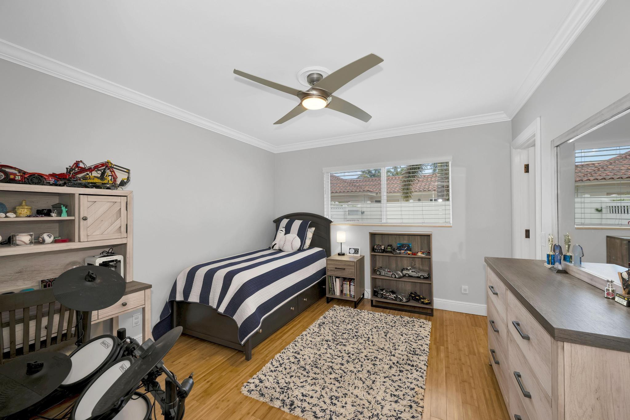 8 Oneida Ln