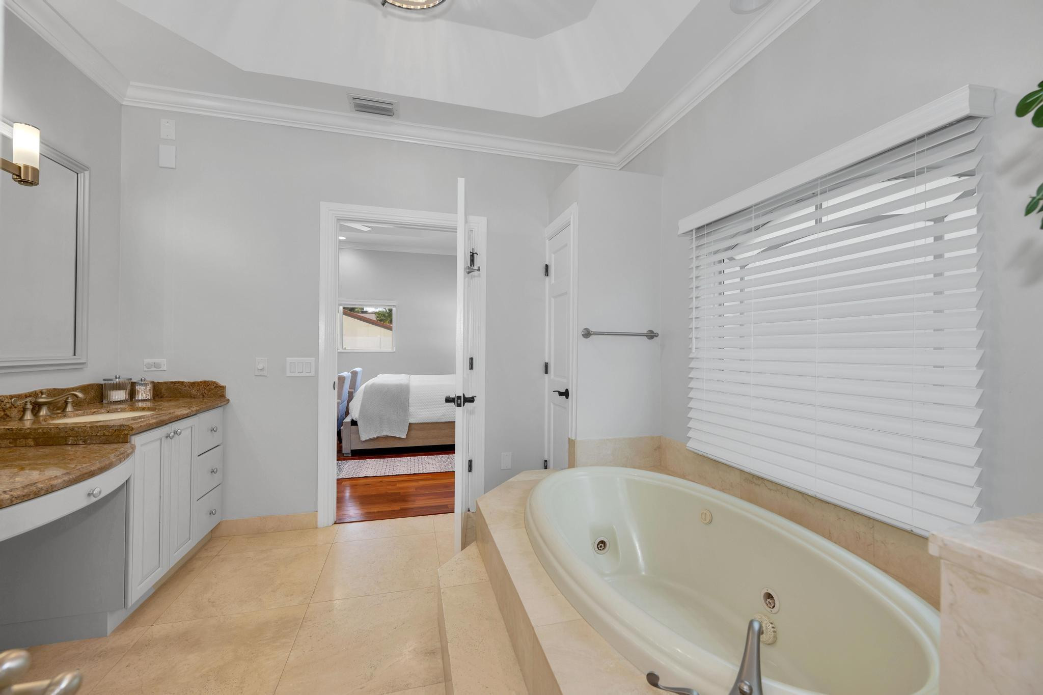8 Oneida Ln