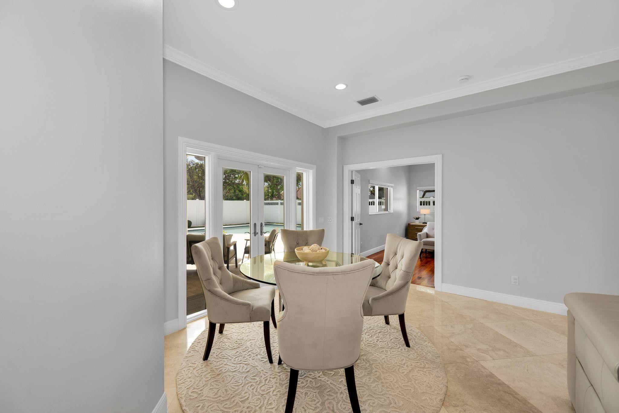 8 Oneida Ln