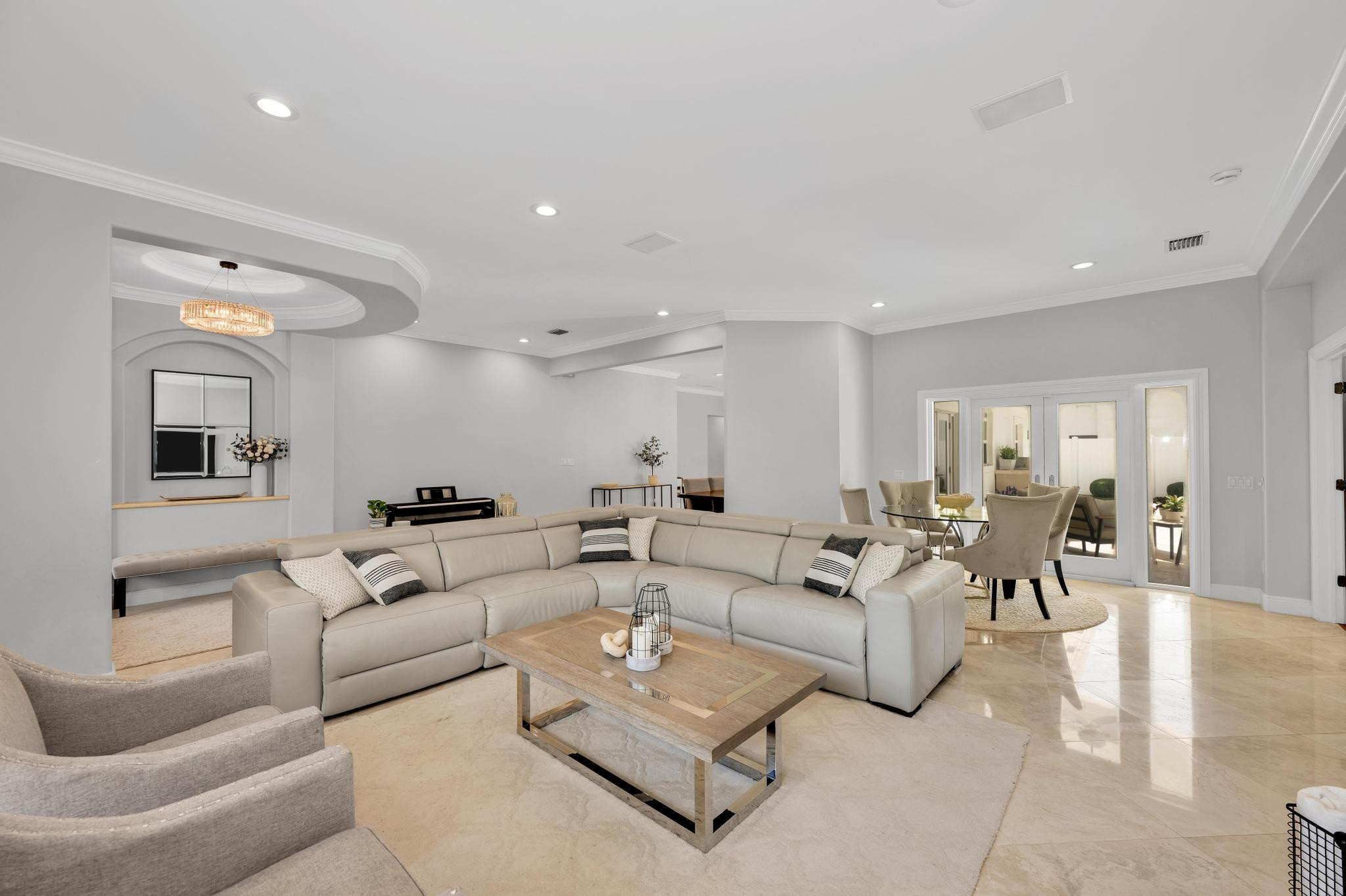 8 Oneida Ln
