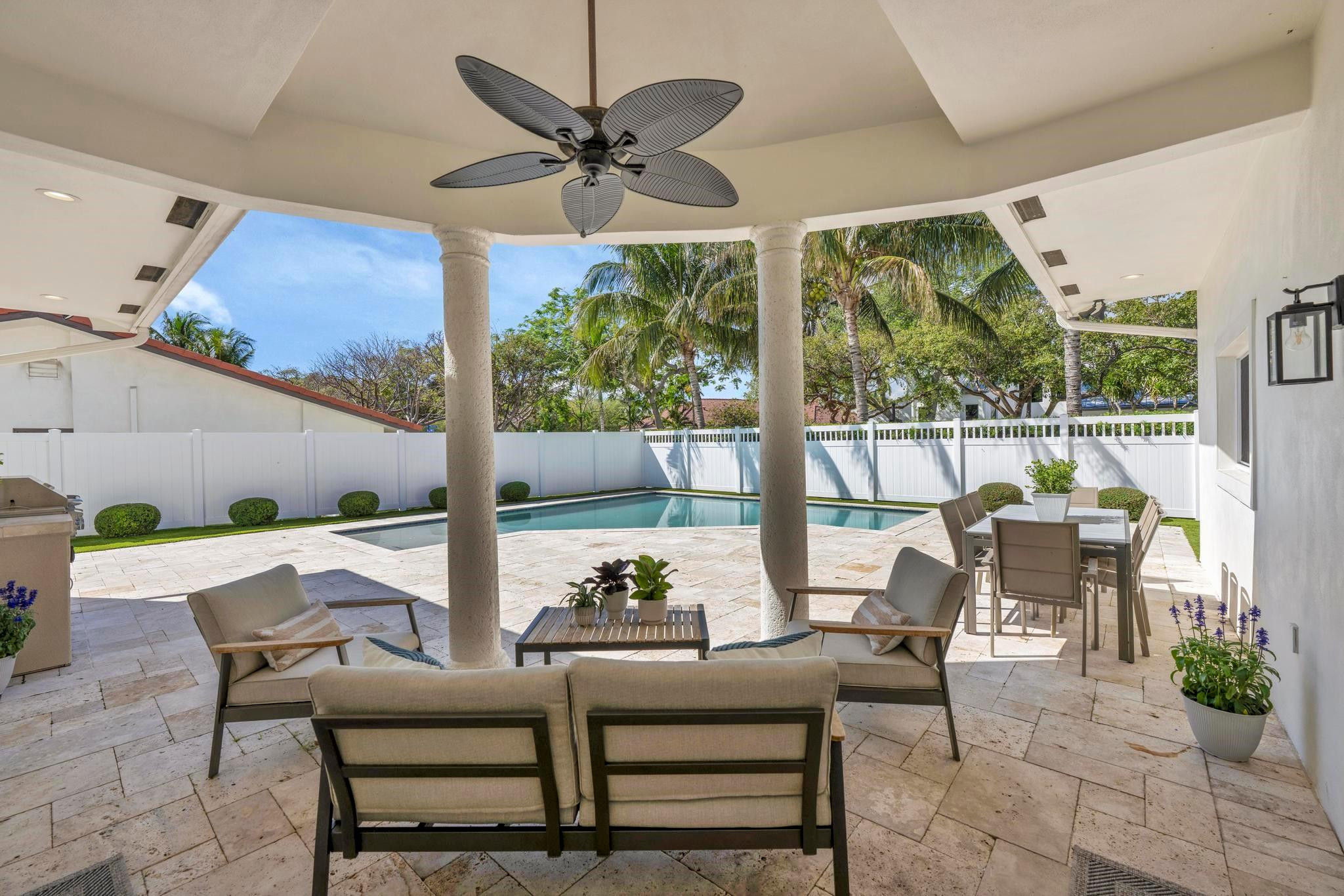 8 Oneida Ln
