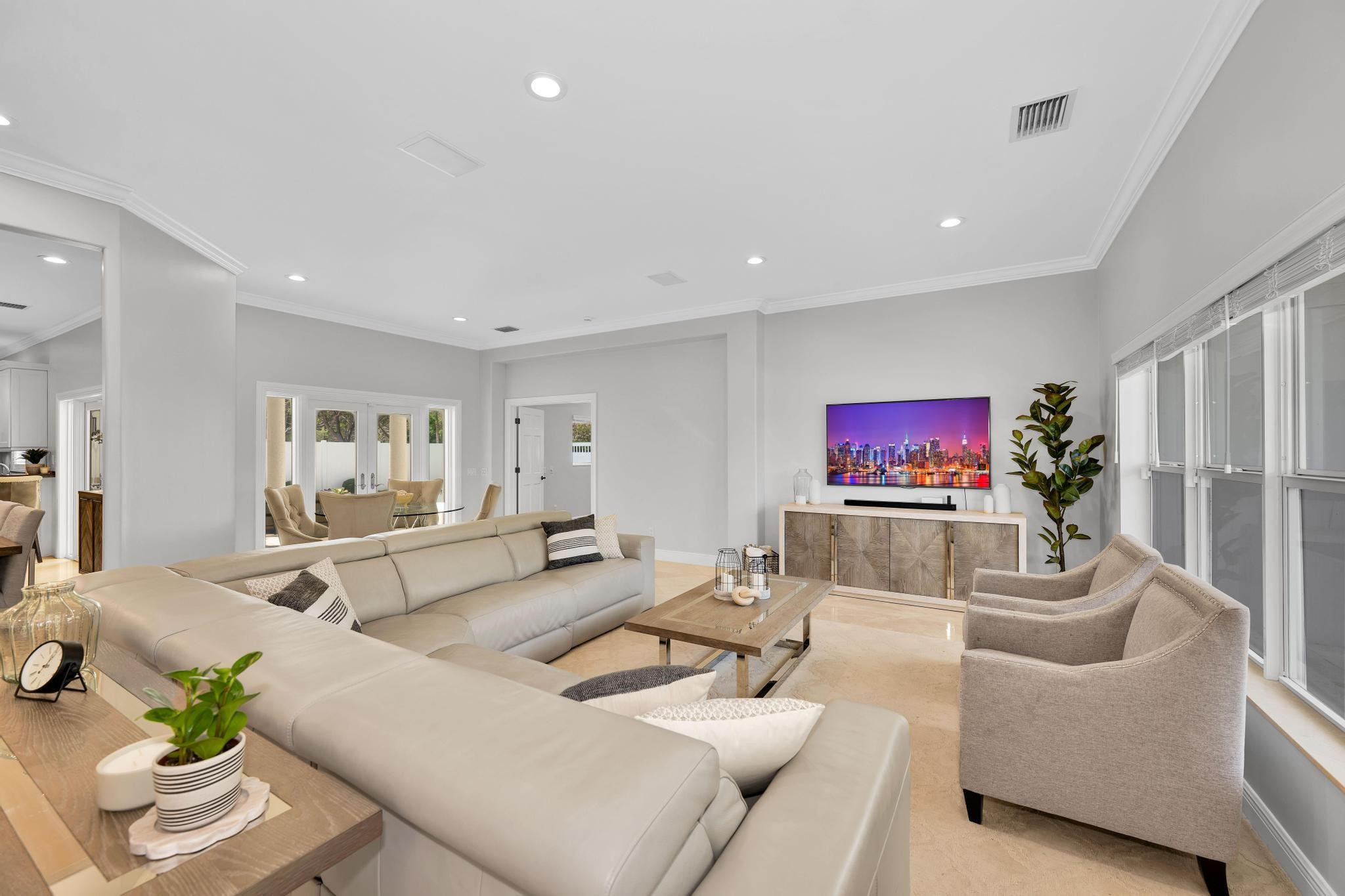 8 Oneida Ln