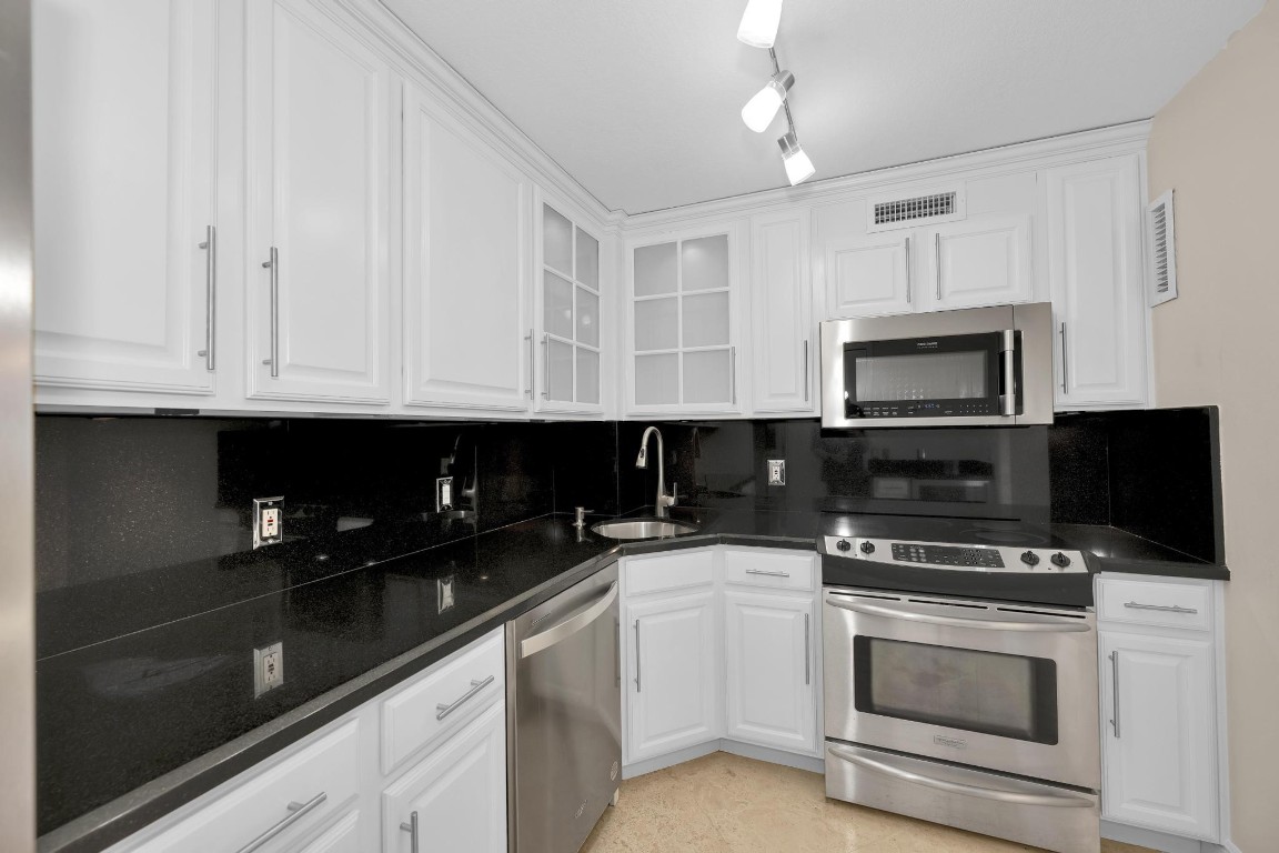 1900 S Ocean Blvd 6S