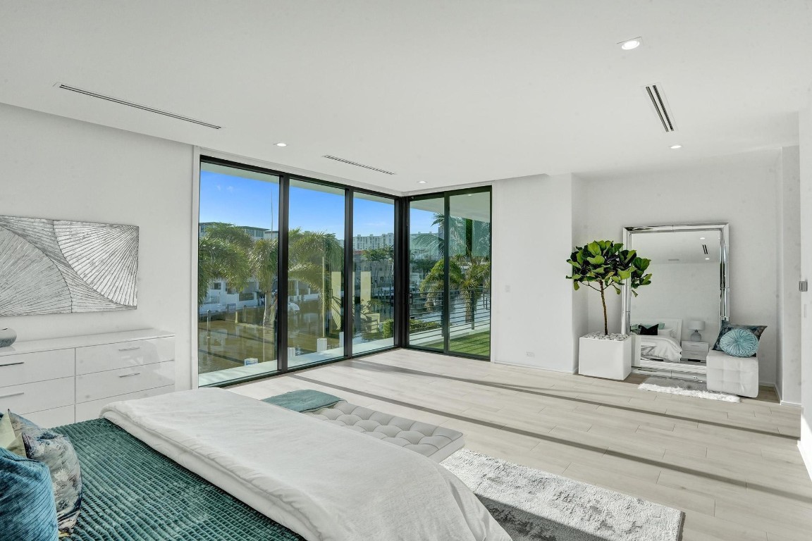 4232 E Tradewinds Ave