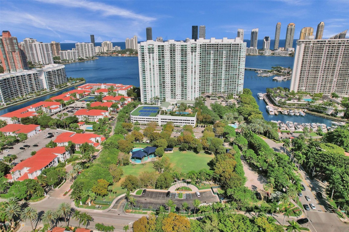 3301 NE 183rd St 1106