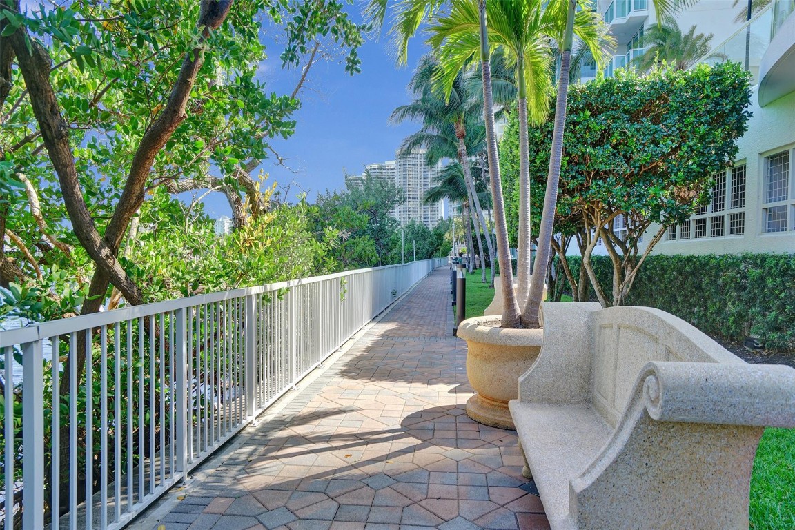 3301 NE 183rd St 1106