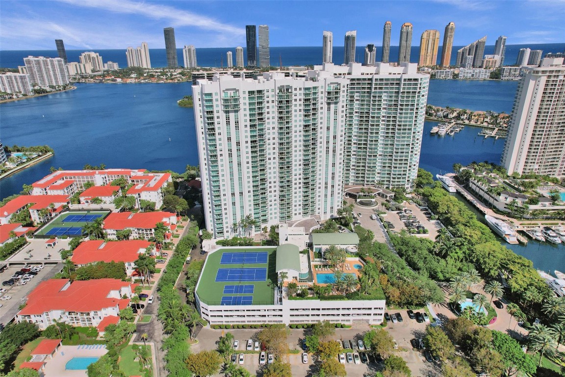 3301 NE 183rd St 1106