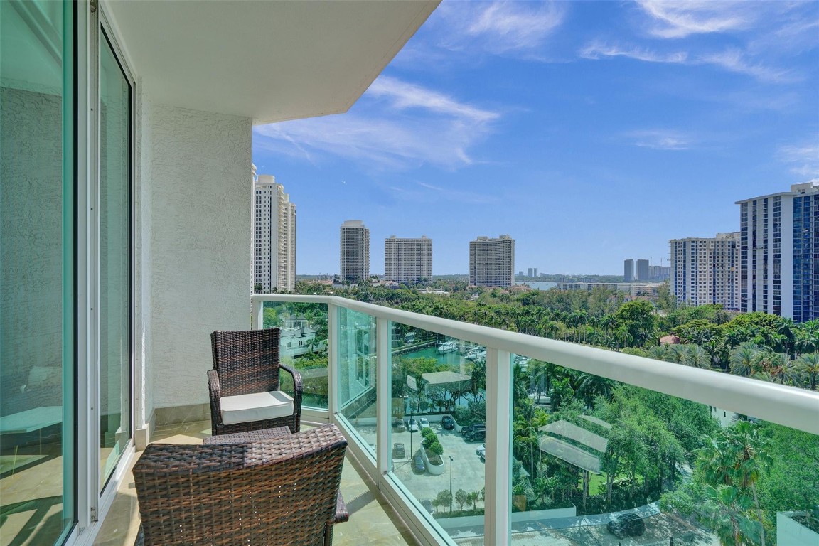 3301 NE 183rd St 1106