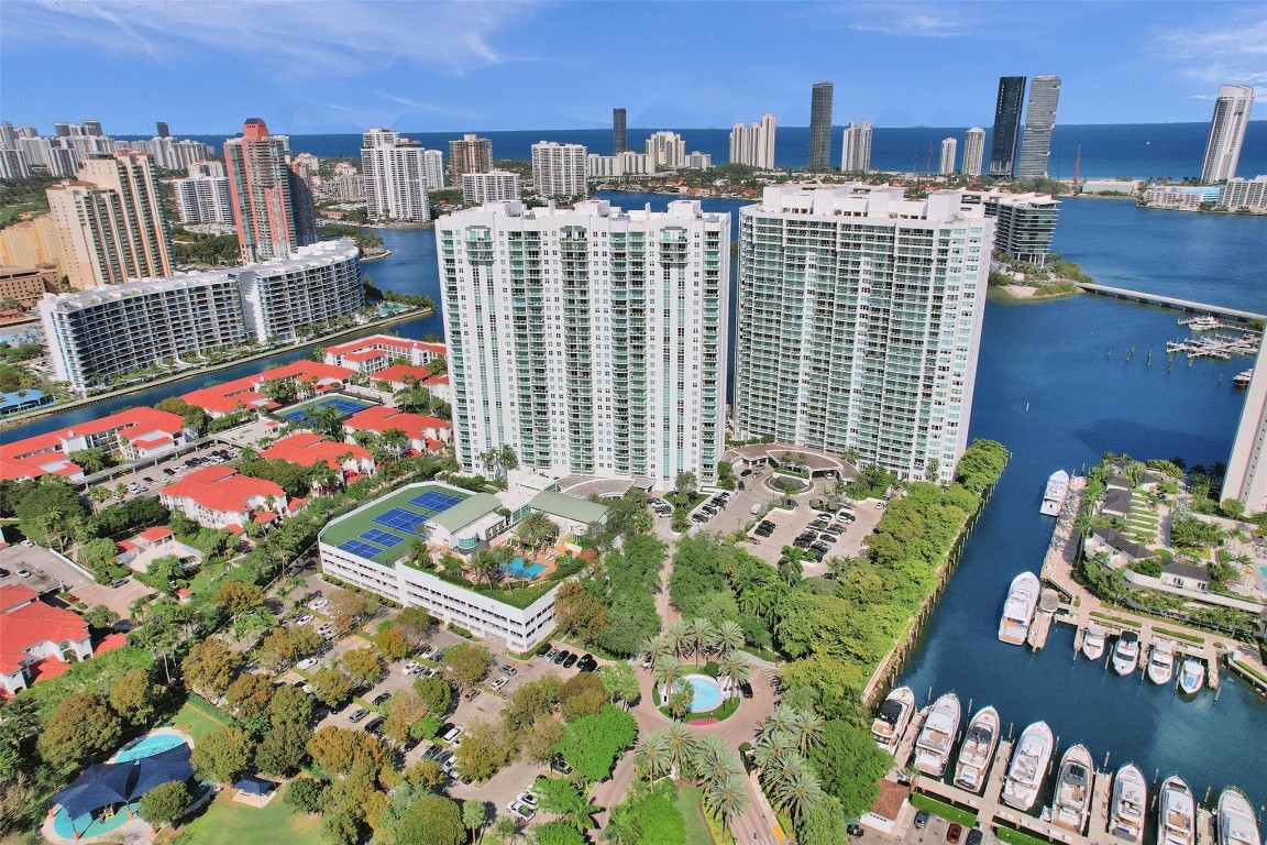 3301 NE 183rd St 1106