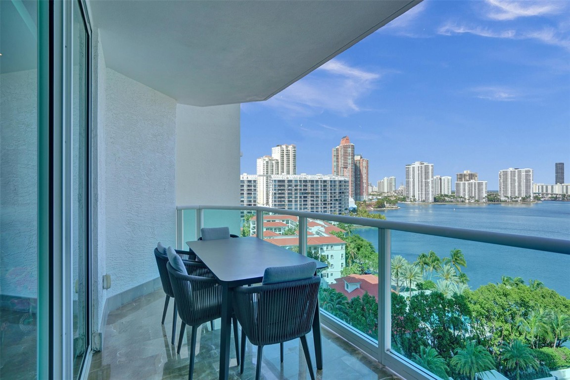 3301 NE 183rd St 1106