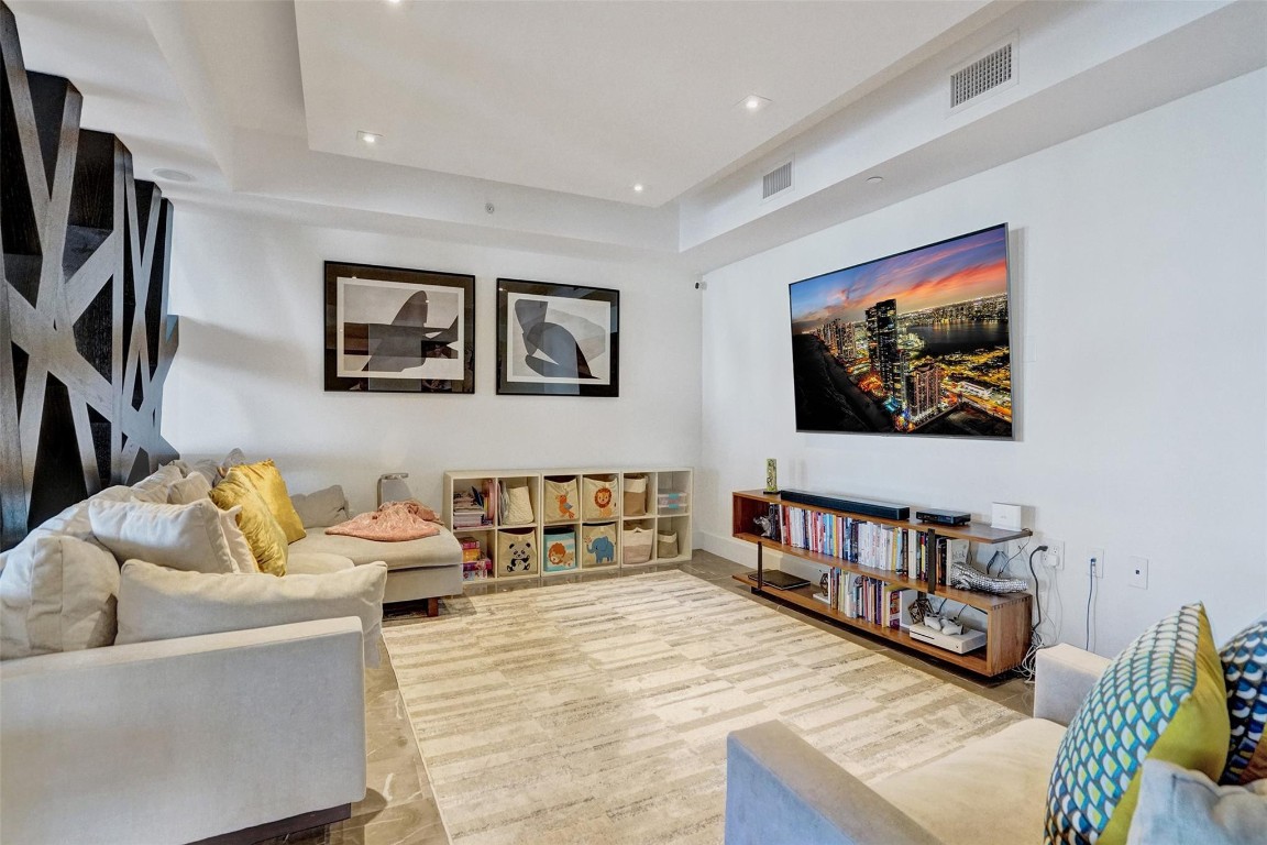 3301 NE 183rd St 1106