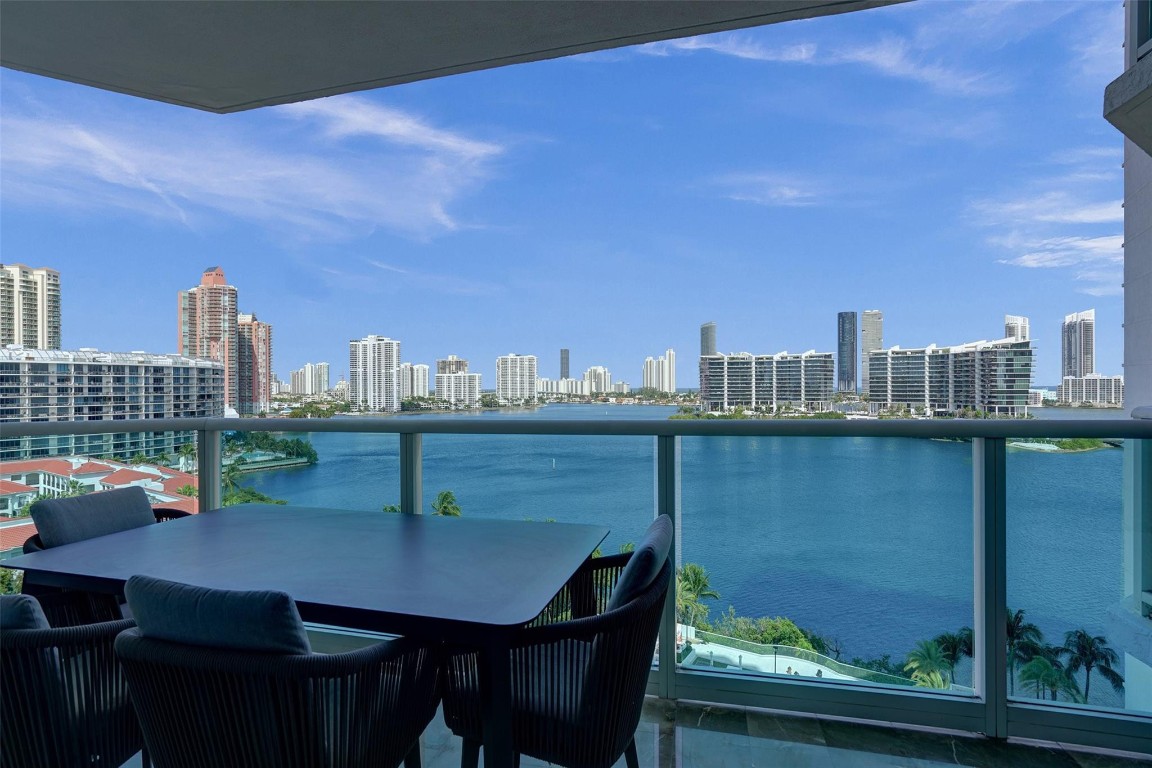 3301 NE 183rd St 1106