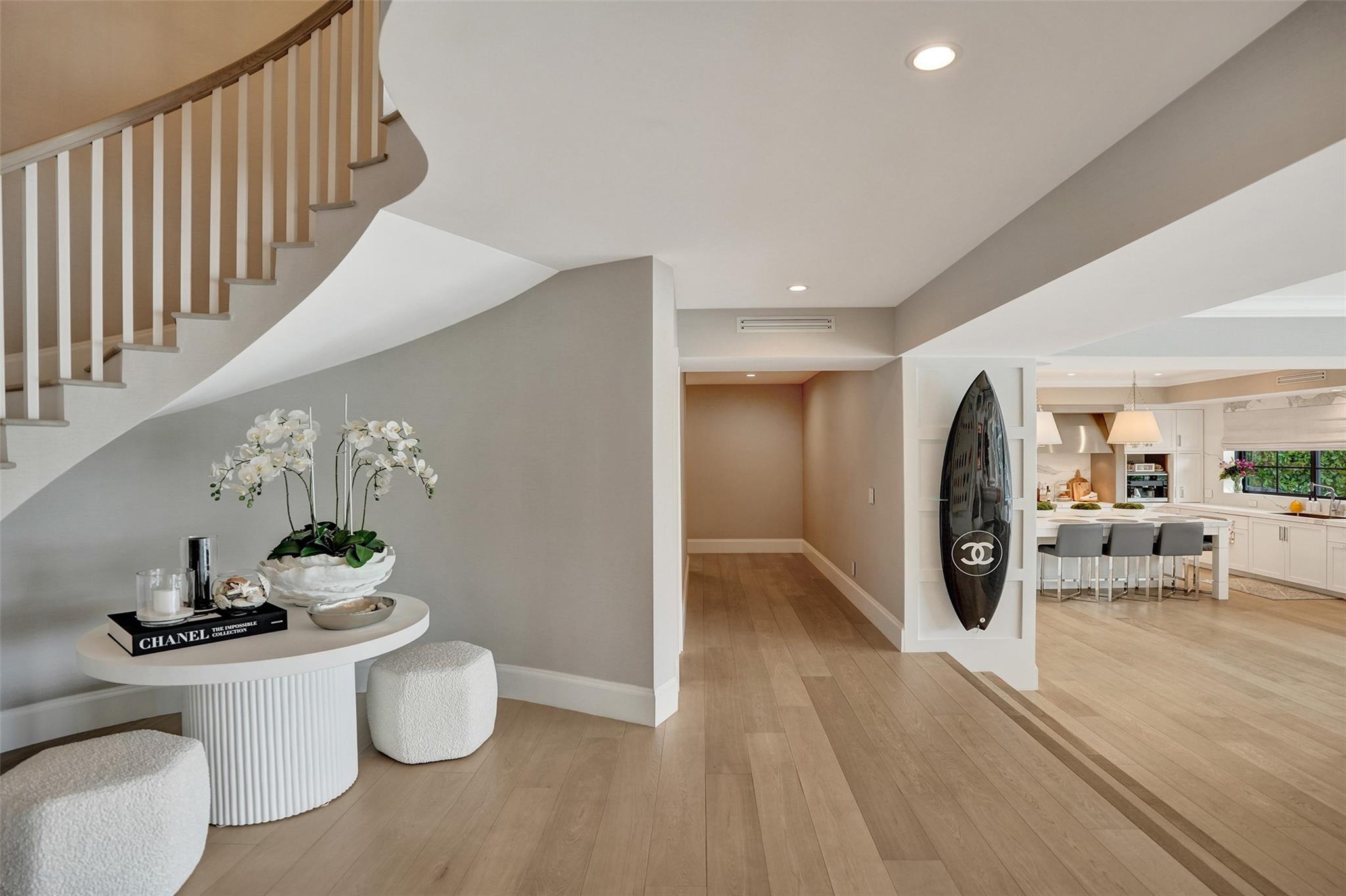 3 Cayuga Rd