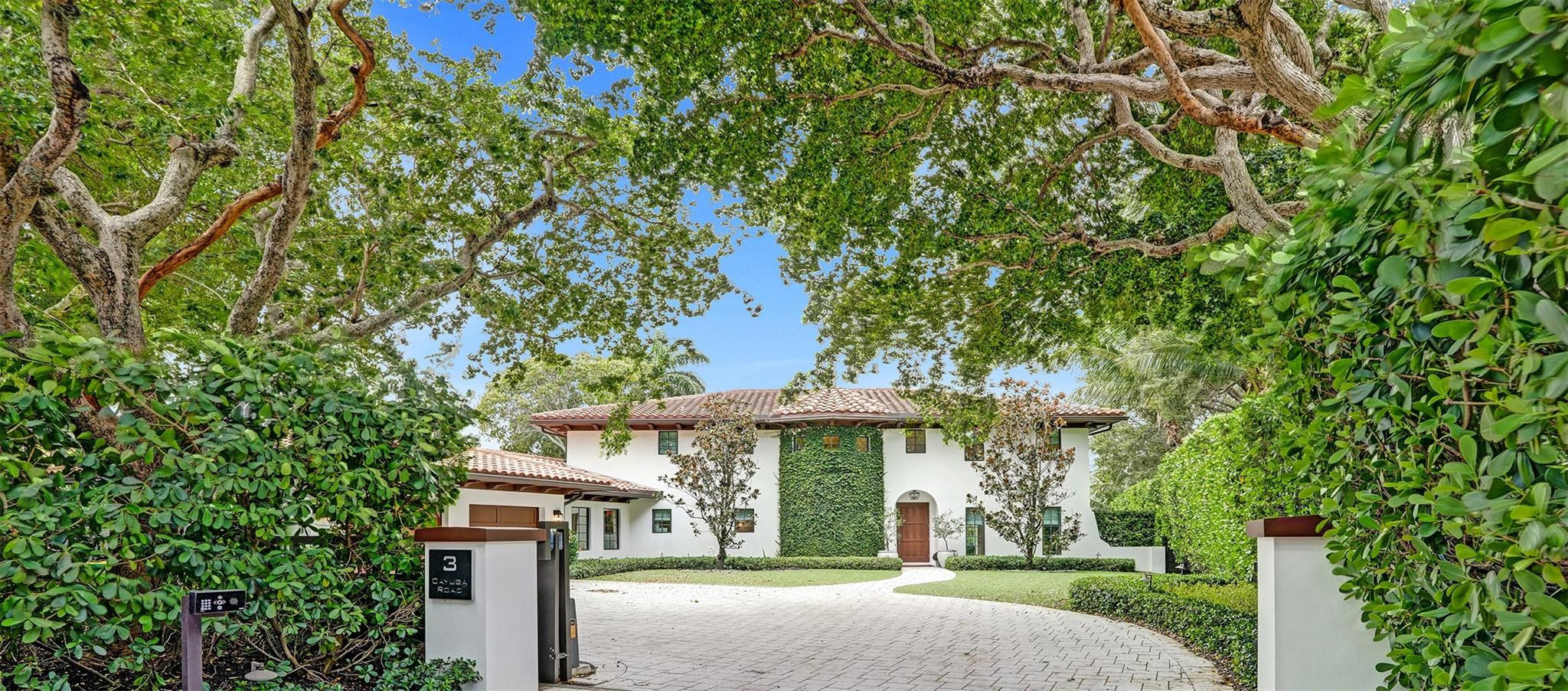 3 Cayuga Rd